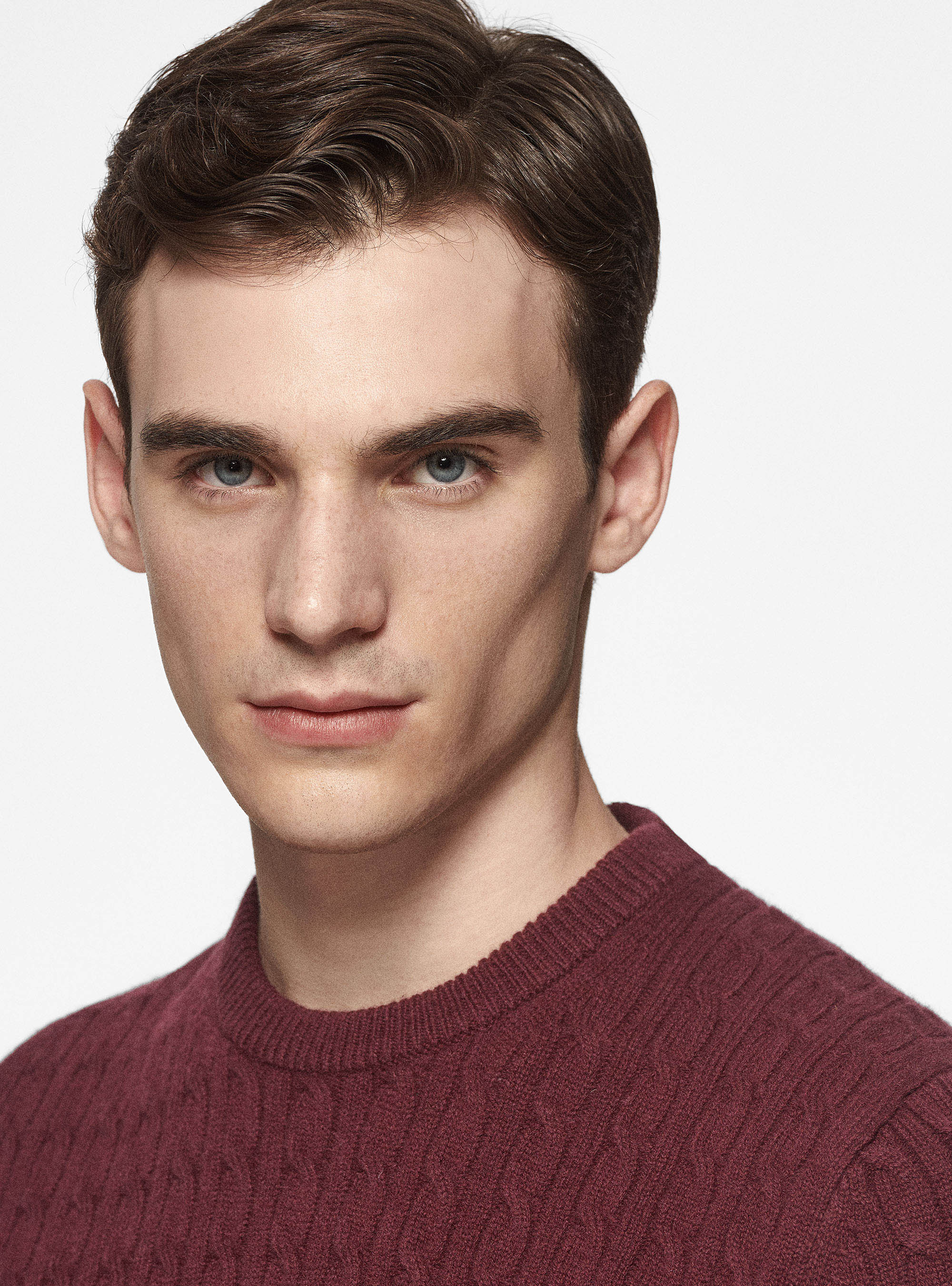 Maglia girocollo con treccia in lana e cashmere, BORDEAUX