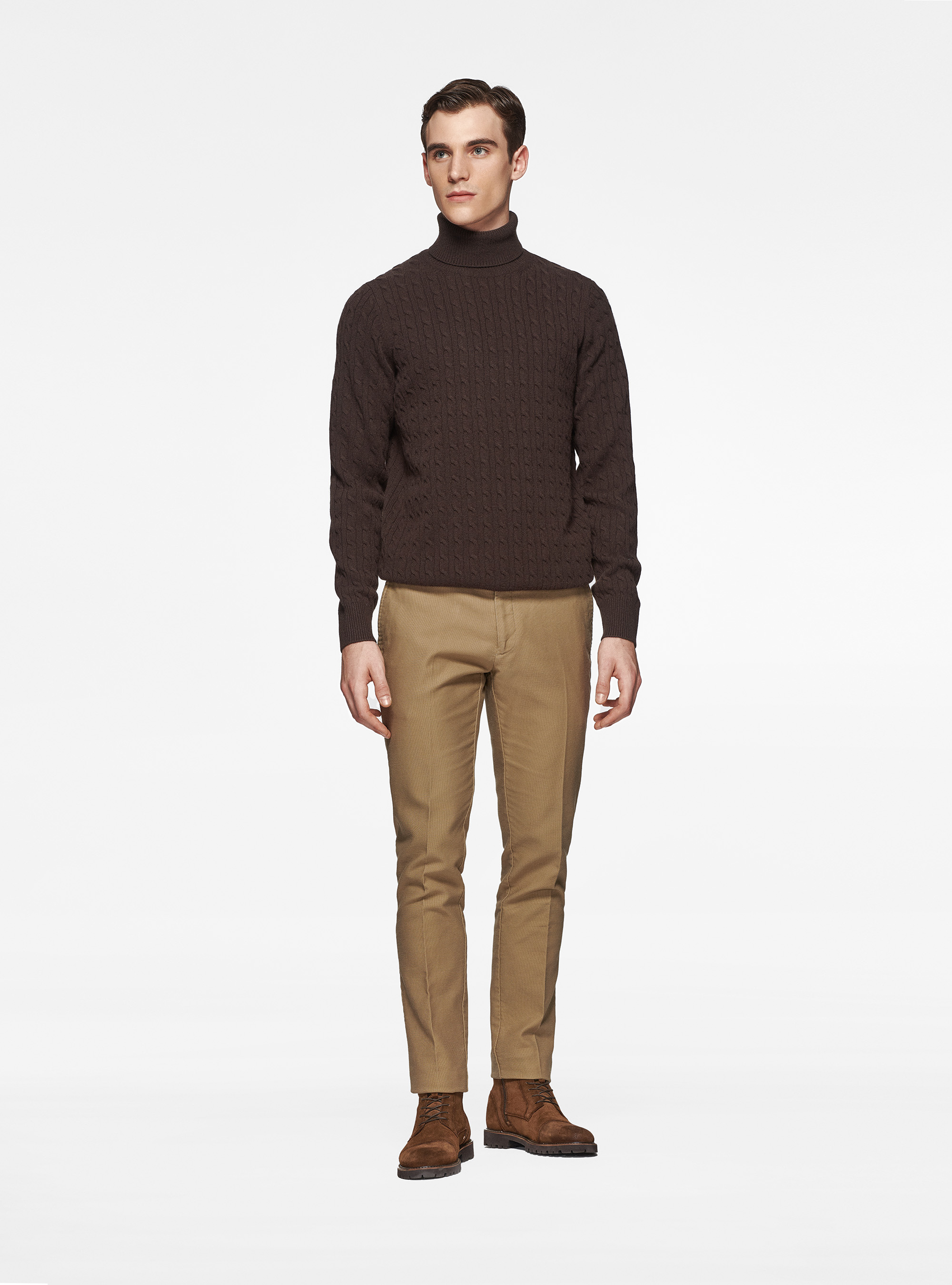 Maglia collo alto in lana cashmere con treccia, MARRONE