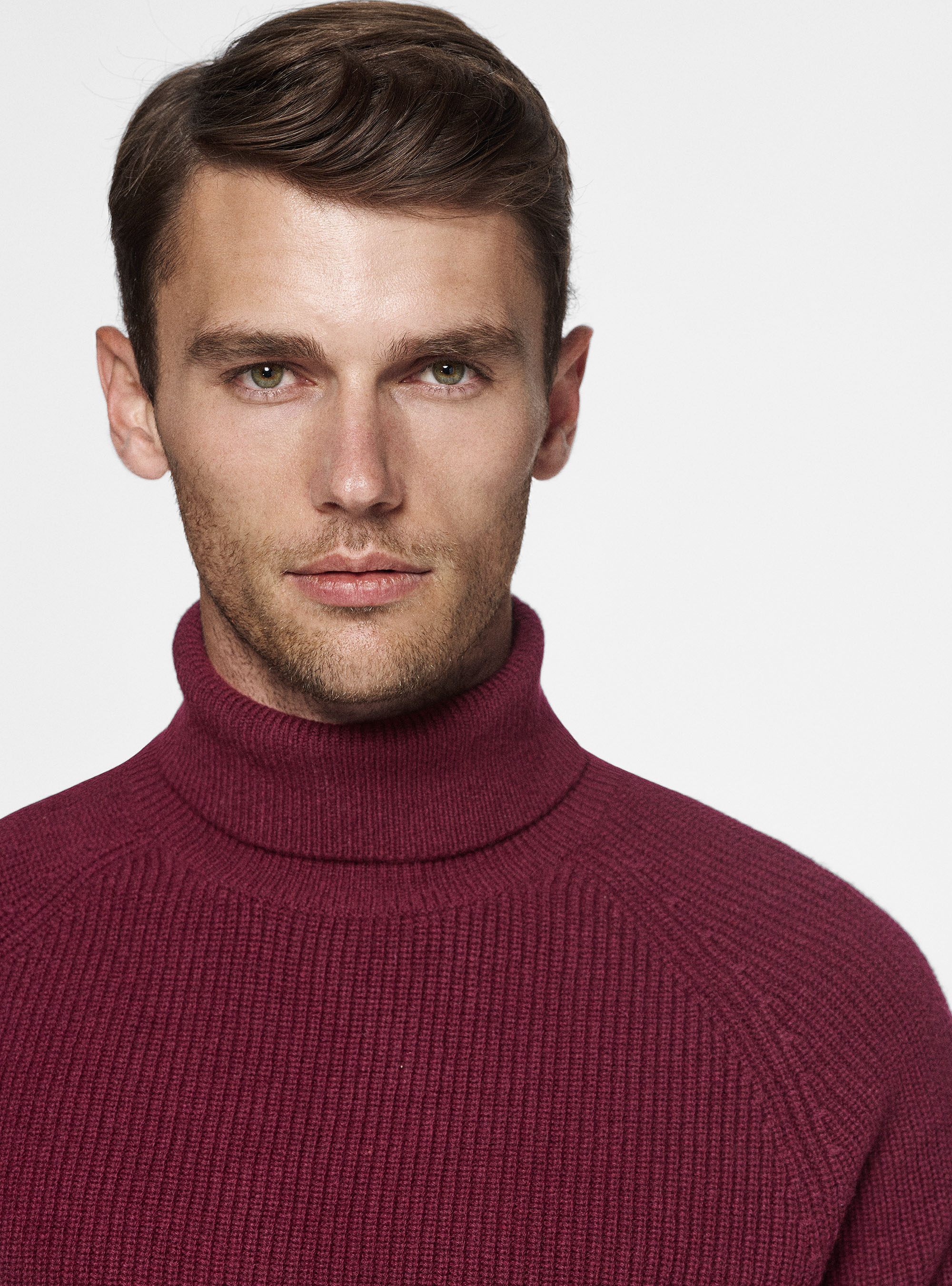 Maglia collo alto a costa perlata in lana merino, BORDEAUX