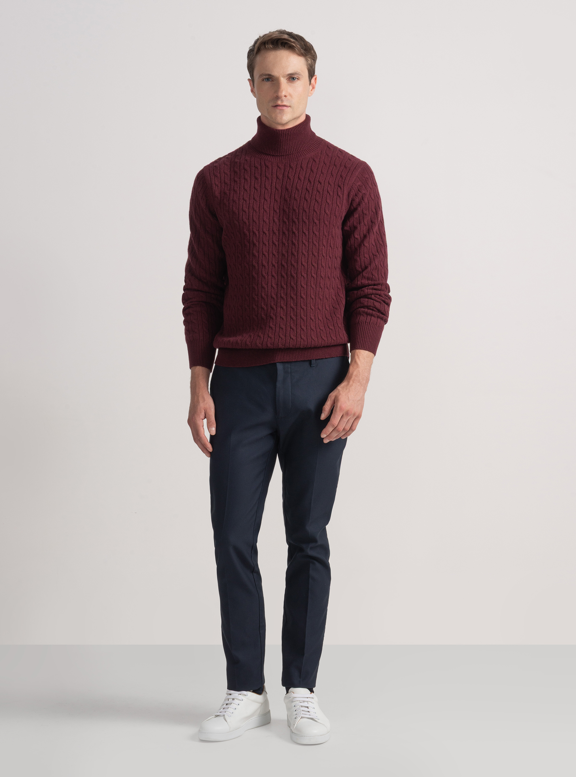 Maglia collo alto con treccia in lana cashmere, BORDEAUX