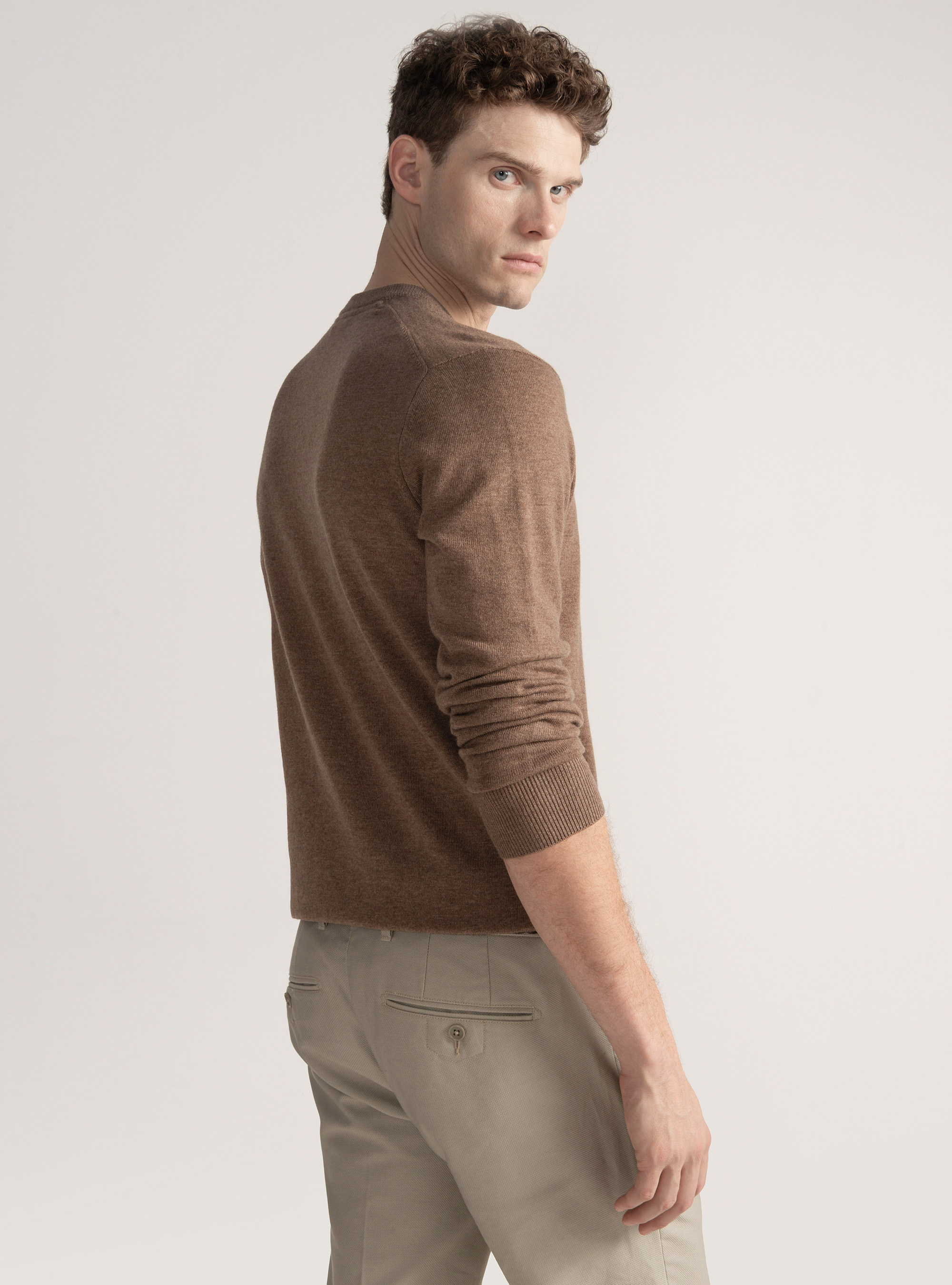 Tricot à col ras du cou en laine mélangée, BOUE