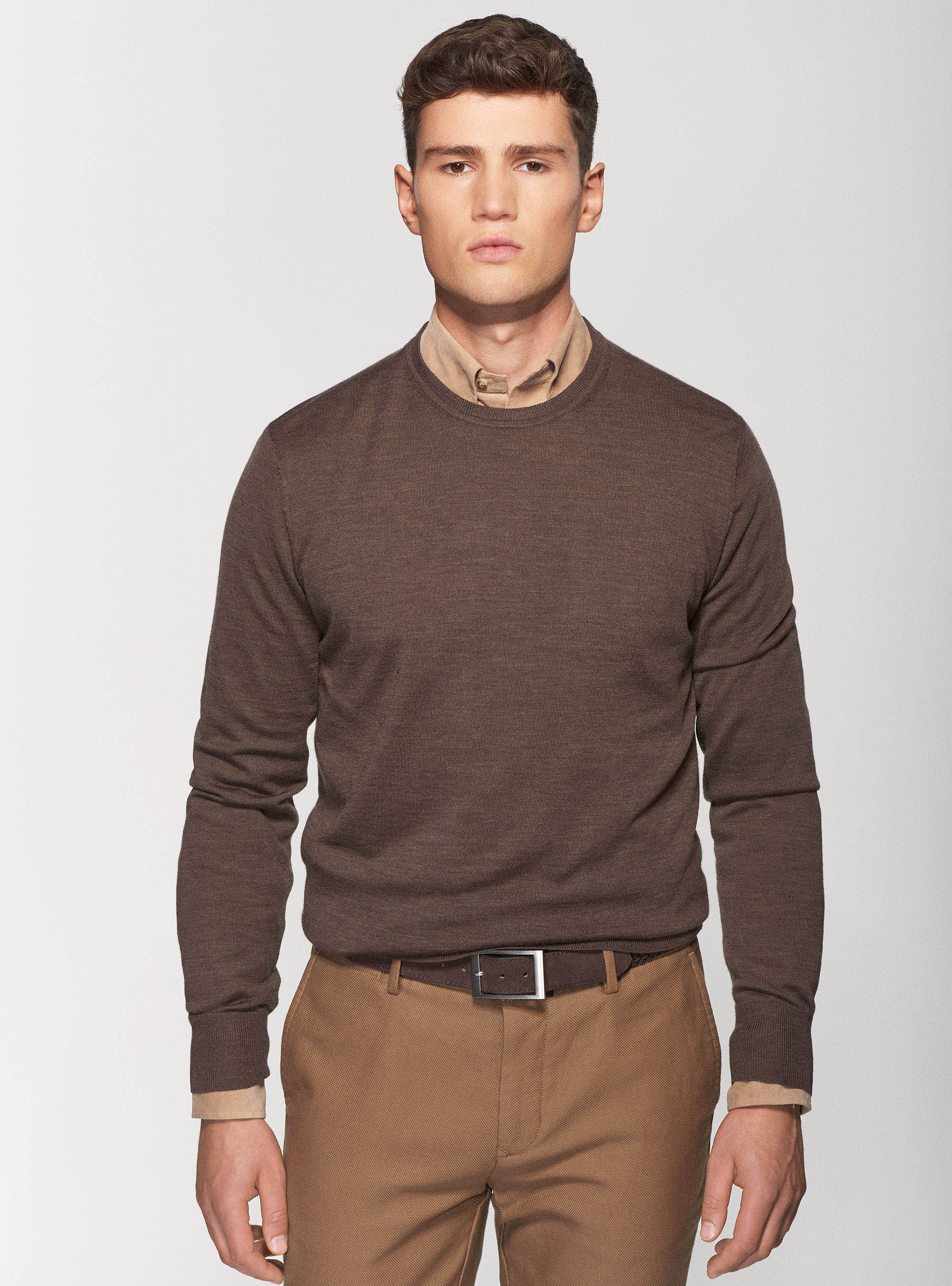 Maglia girocollo in pura lana merino extrafine, FANGO