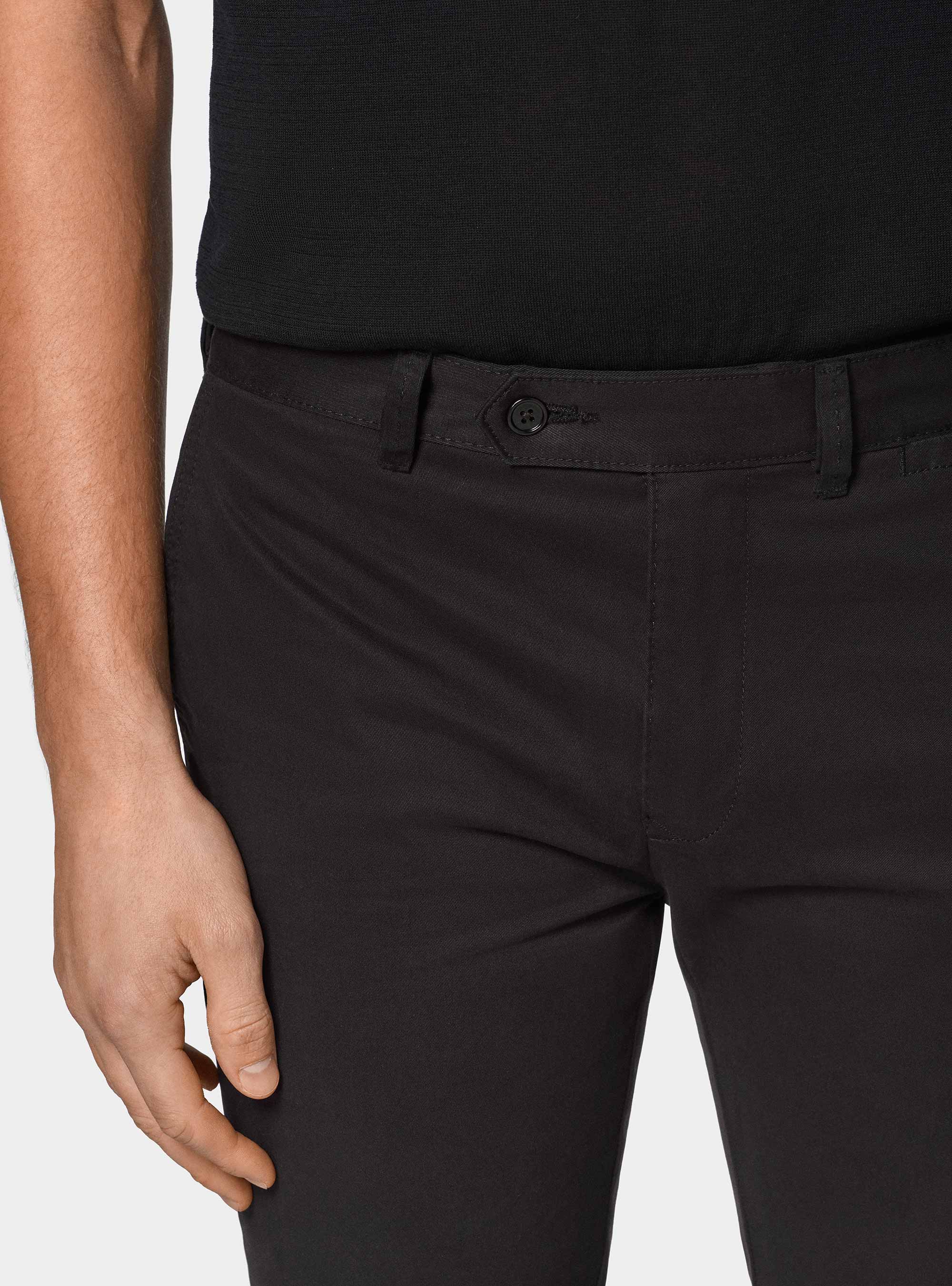 Pantaloni chino slim fit in cotone twill, NERO