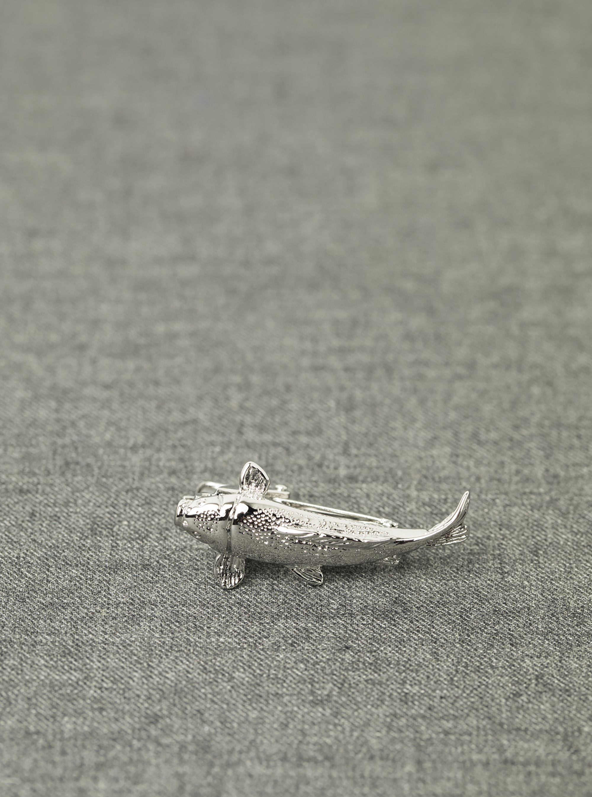 Fermacravatta carpa, UNICO