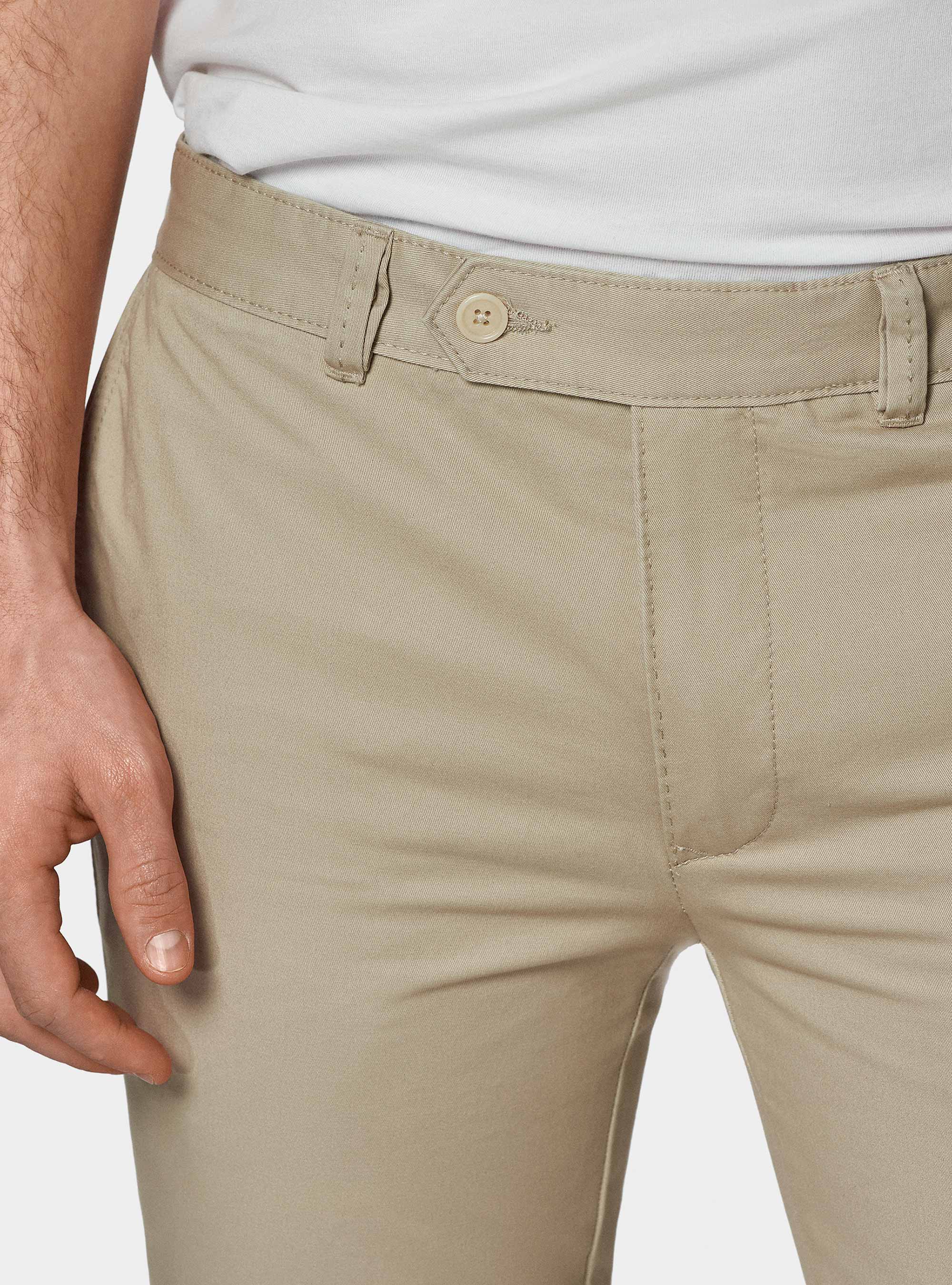 Schmal geschnittene Chino-Hose aus Baumwolltwill, SABBIA 0561C