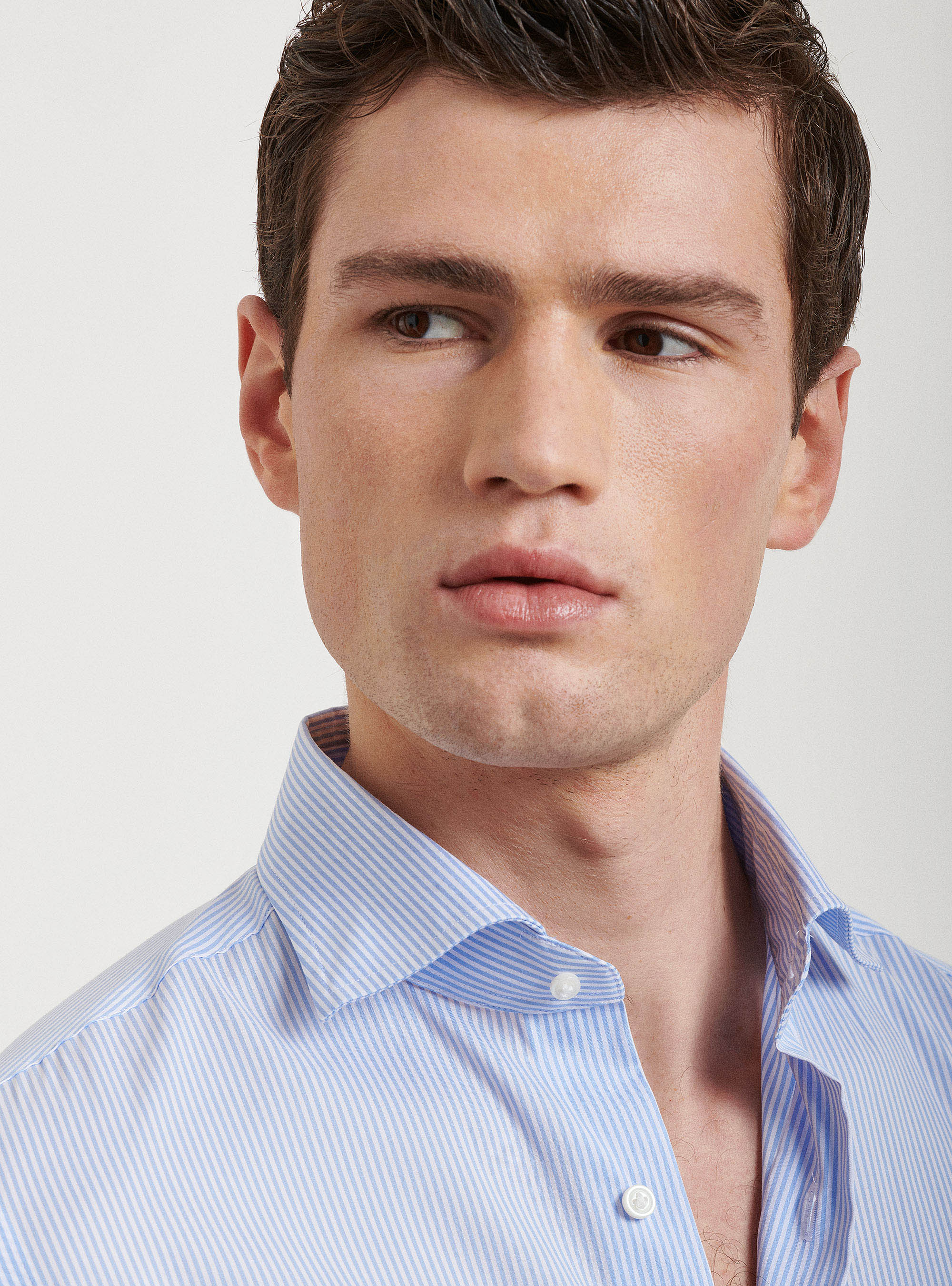 Camicia slim fit in popeline stretch rigato con collo semi francese, AZZURRO