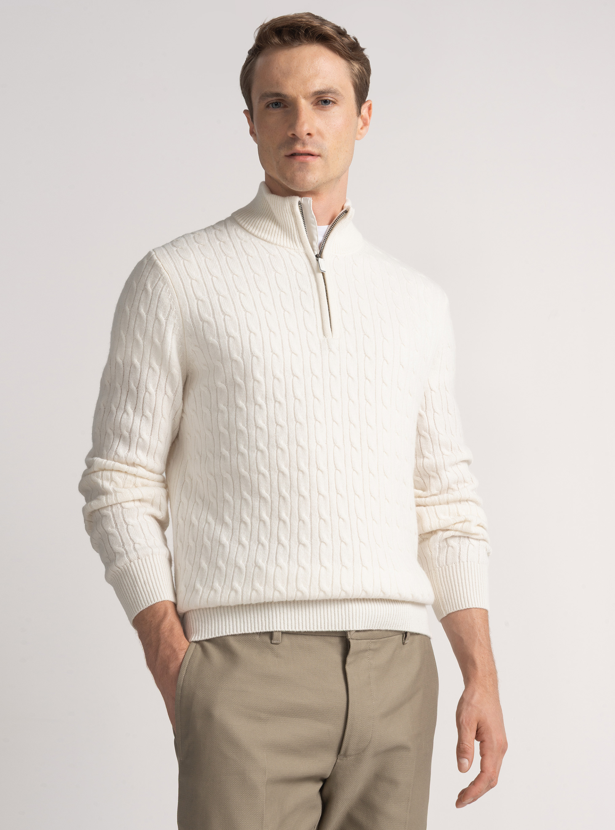 Punto con cuello alto y trenza de lana de cachemira, BLANCO