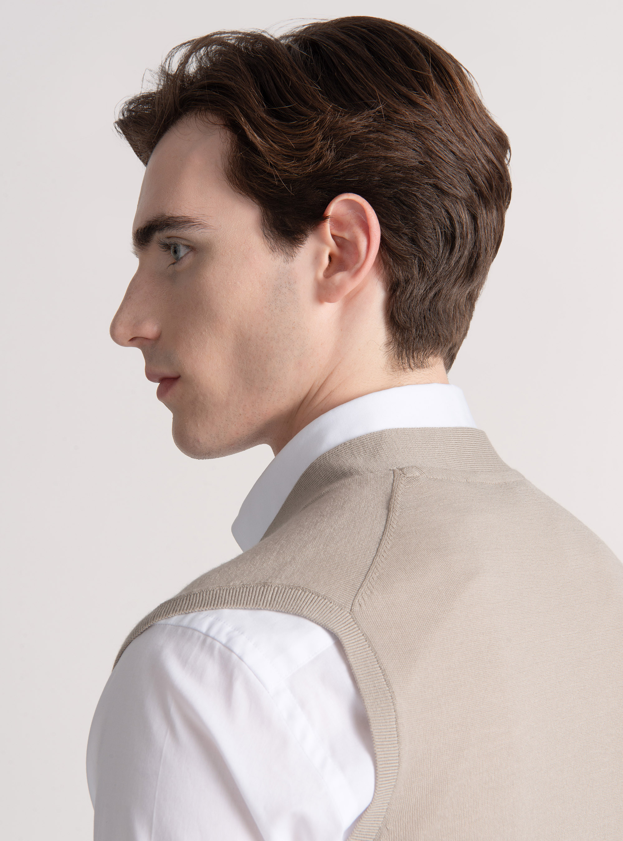 Chaleco de punto con botones de lana merina extrafina, ARENA