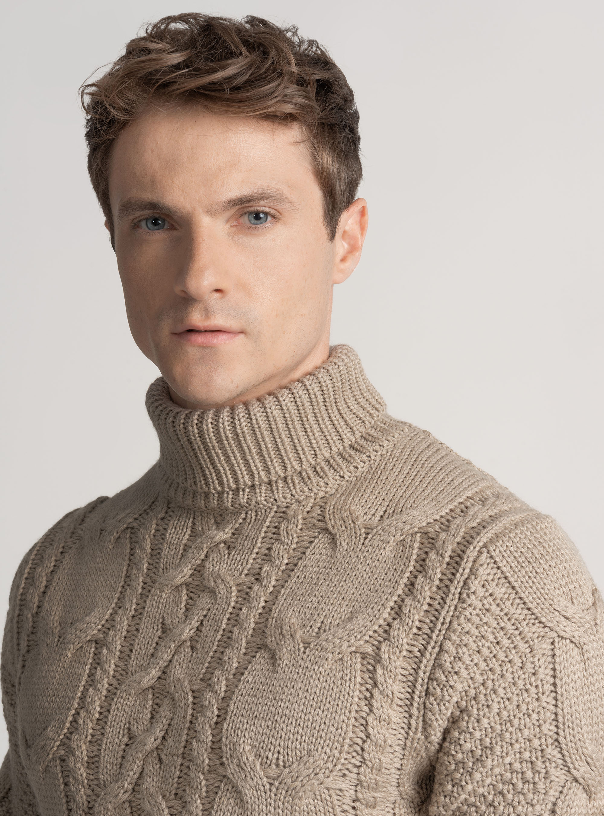 Maglia collo alto con treccione in misto lana, SABBIA