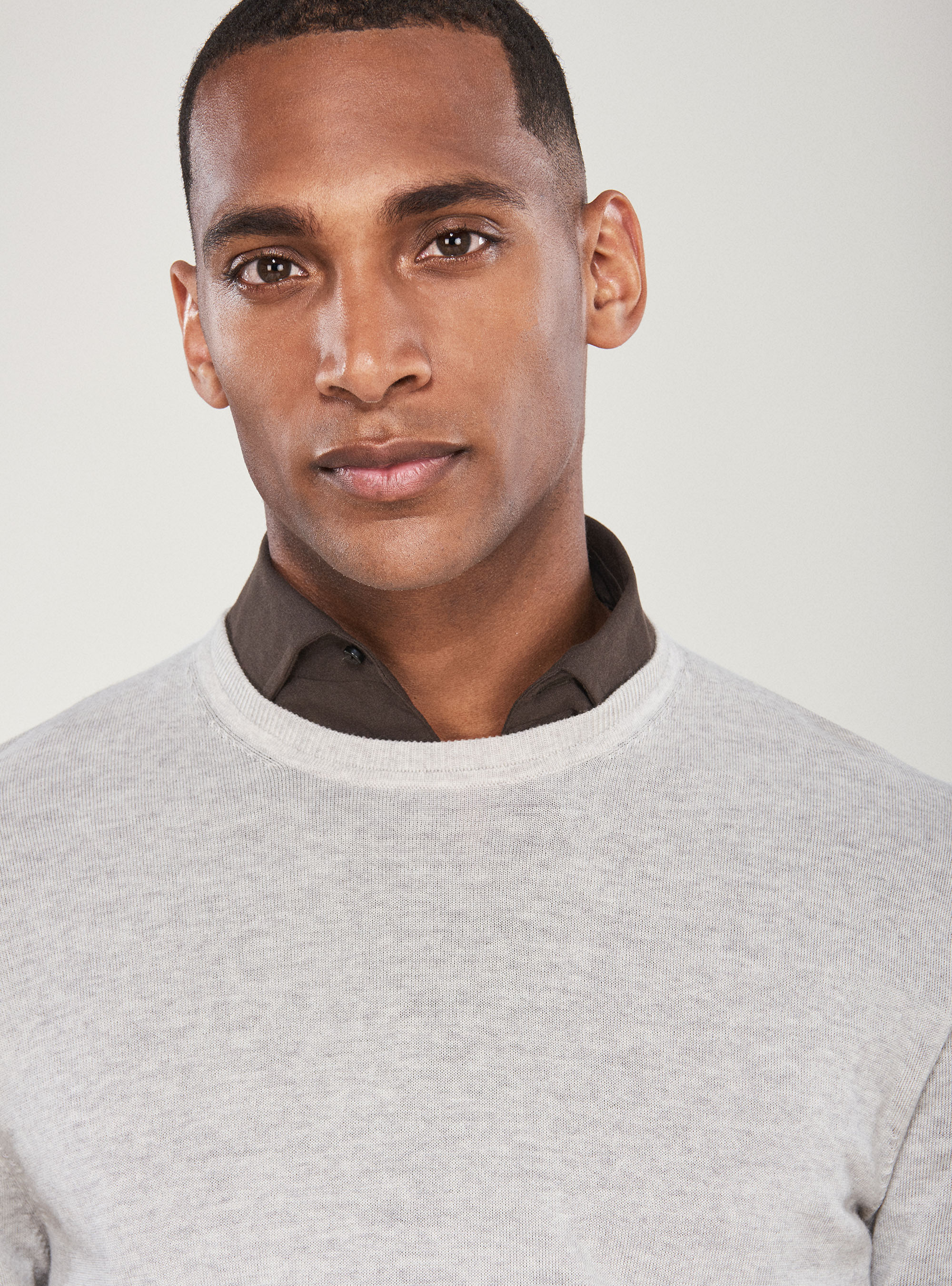 Maglia girocollo in pura lana merino extrafine, GRIGIO CHIARO MELANGE