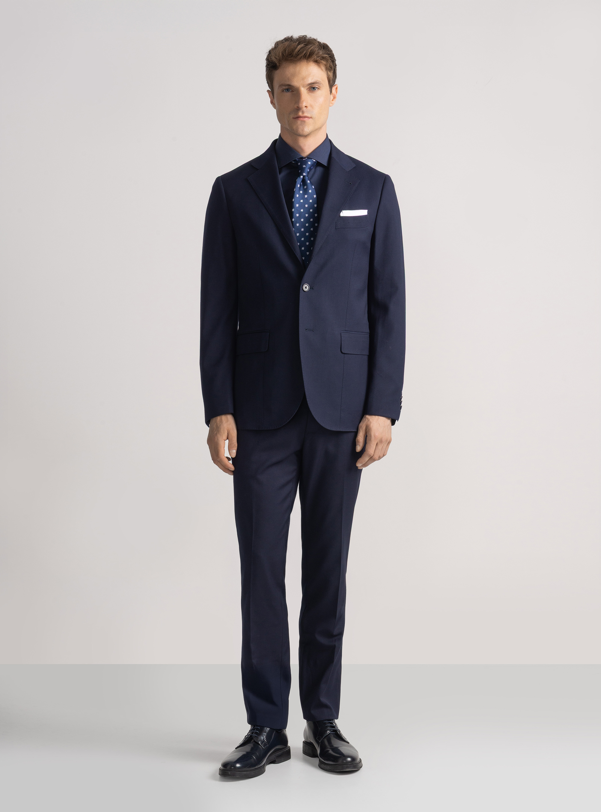 Navy blue slim fit suit, 