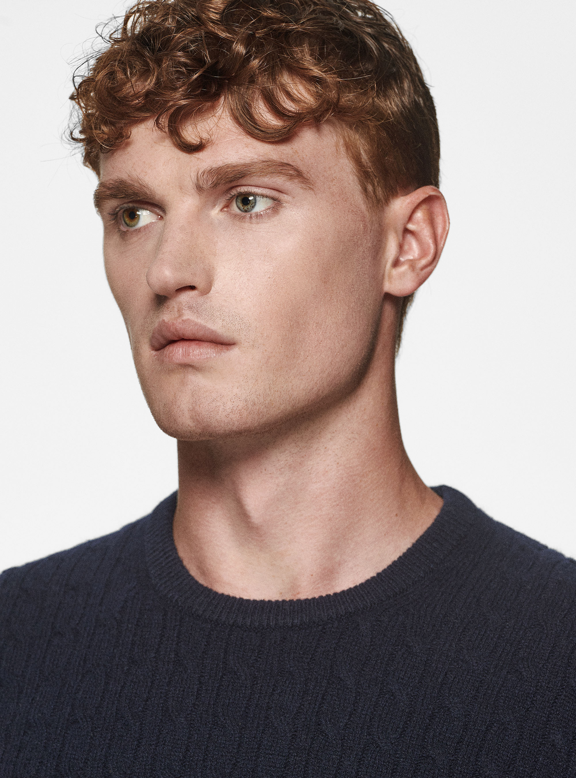 Pullover mit Rundhalsausschnitt aus Kaschmirwolle und Borte, NAVY 0218C