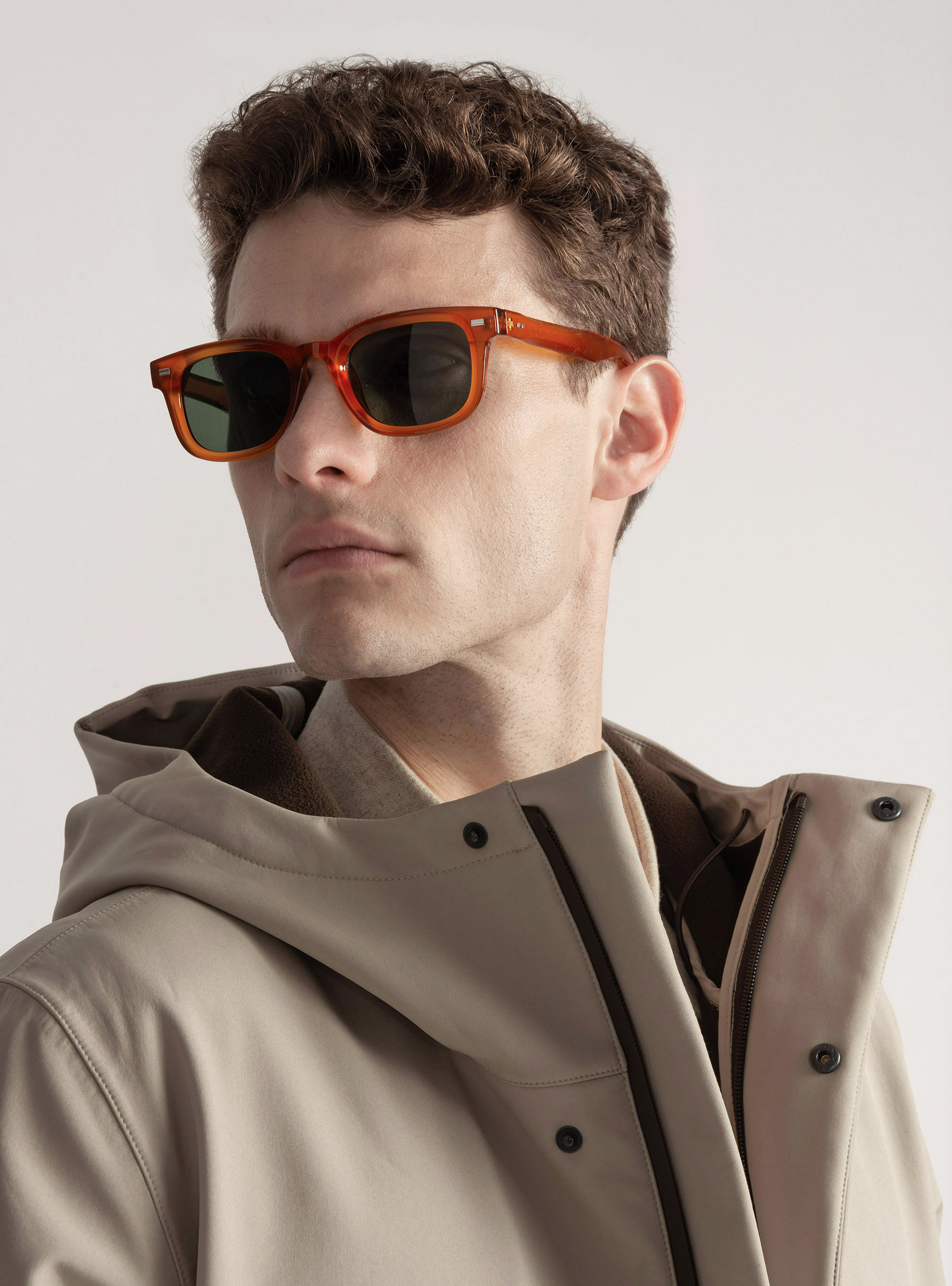 Cazadora técnica larga con capucha, ARENA