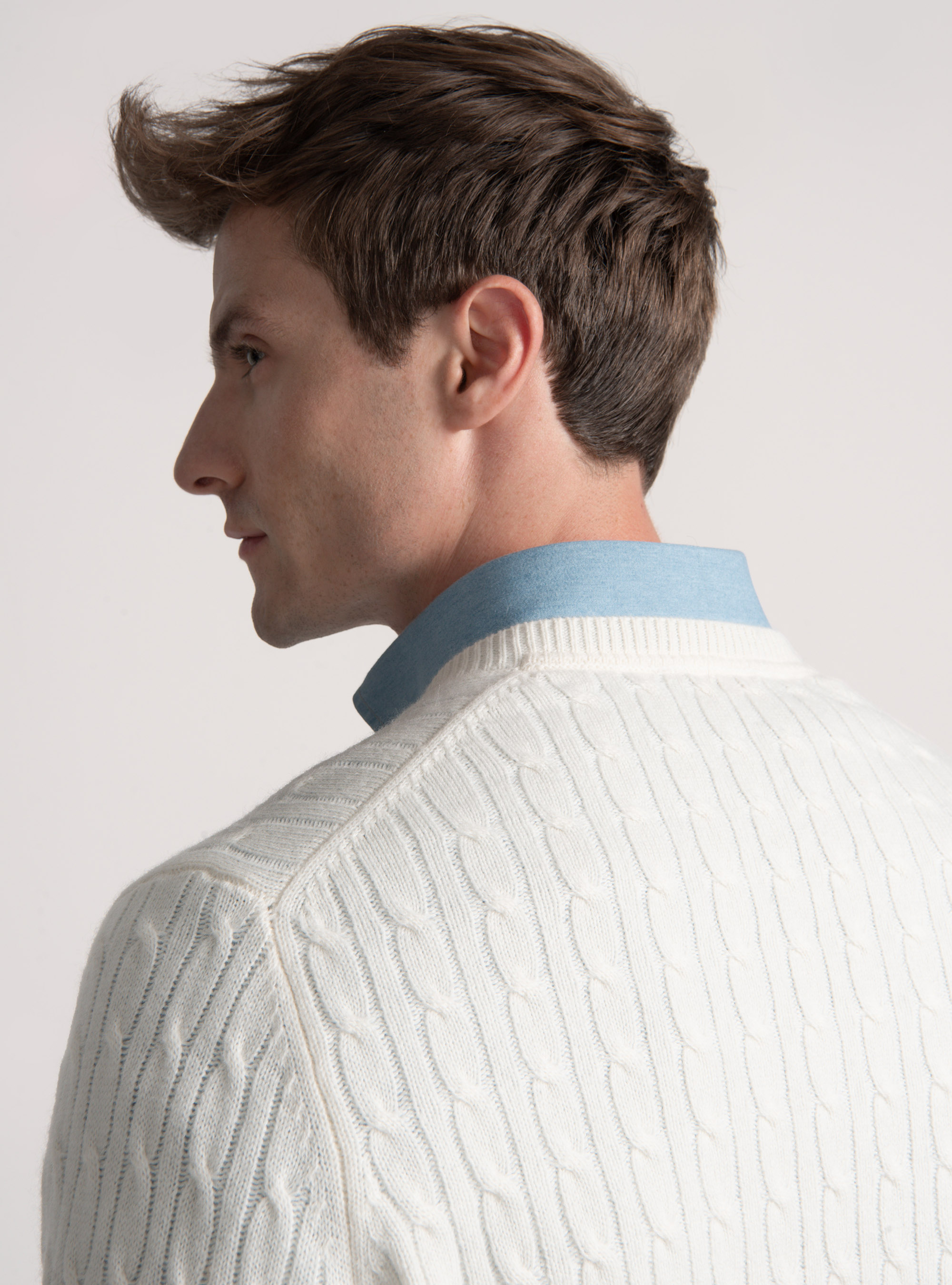 Maglia scollo a V con treccia in lana merino, BIANCO