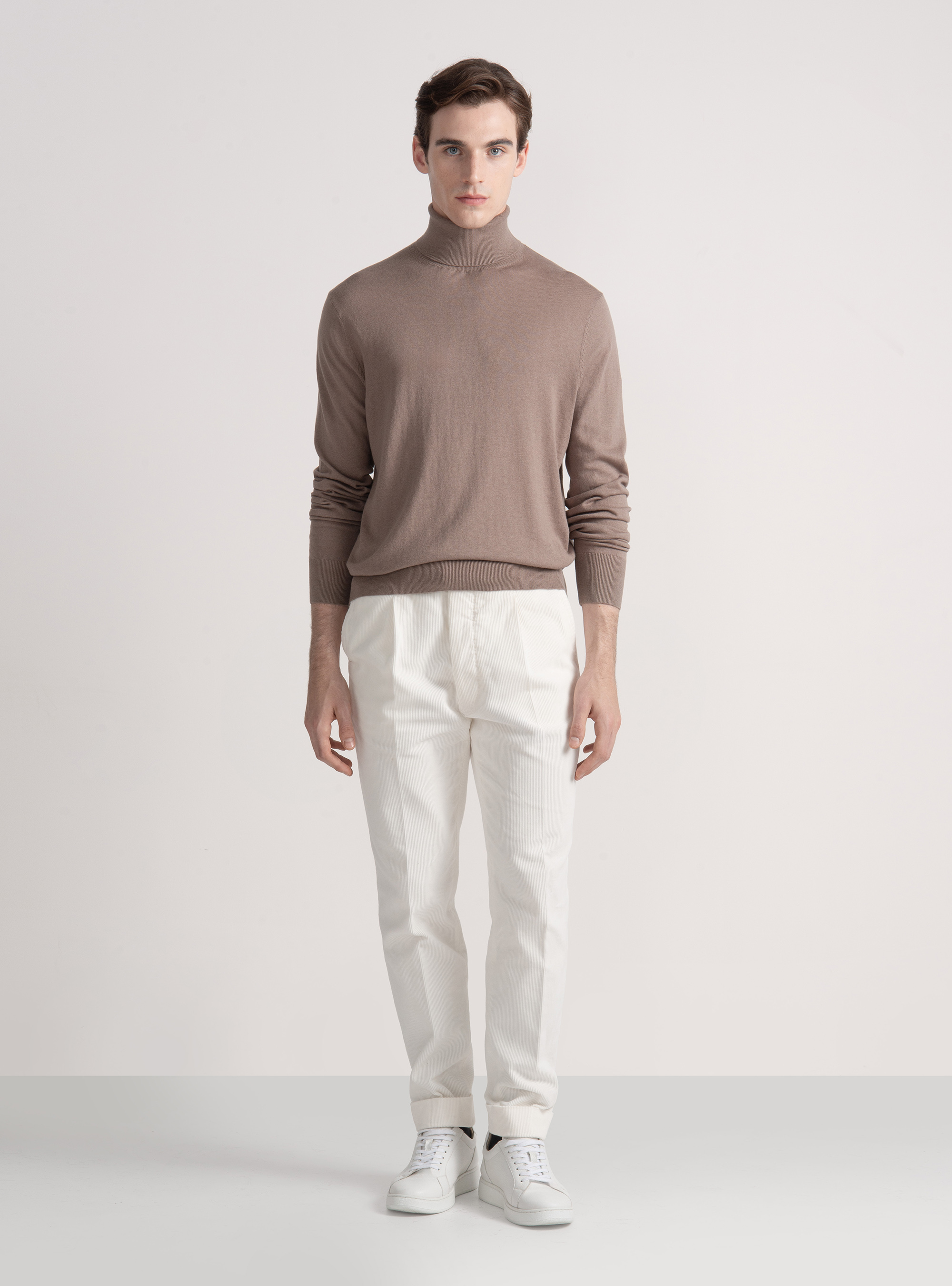 Pantaloni in velluto con pince e cinturino elastico, BIANCO