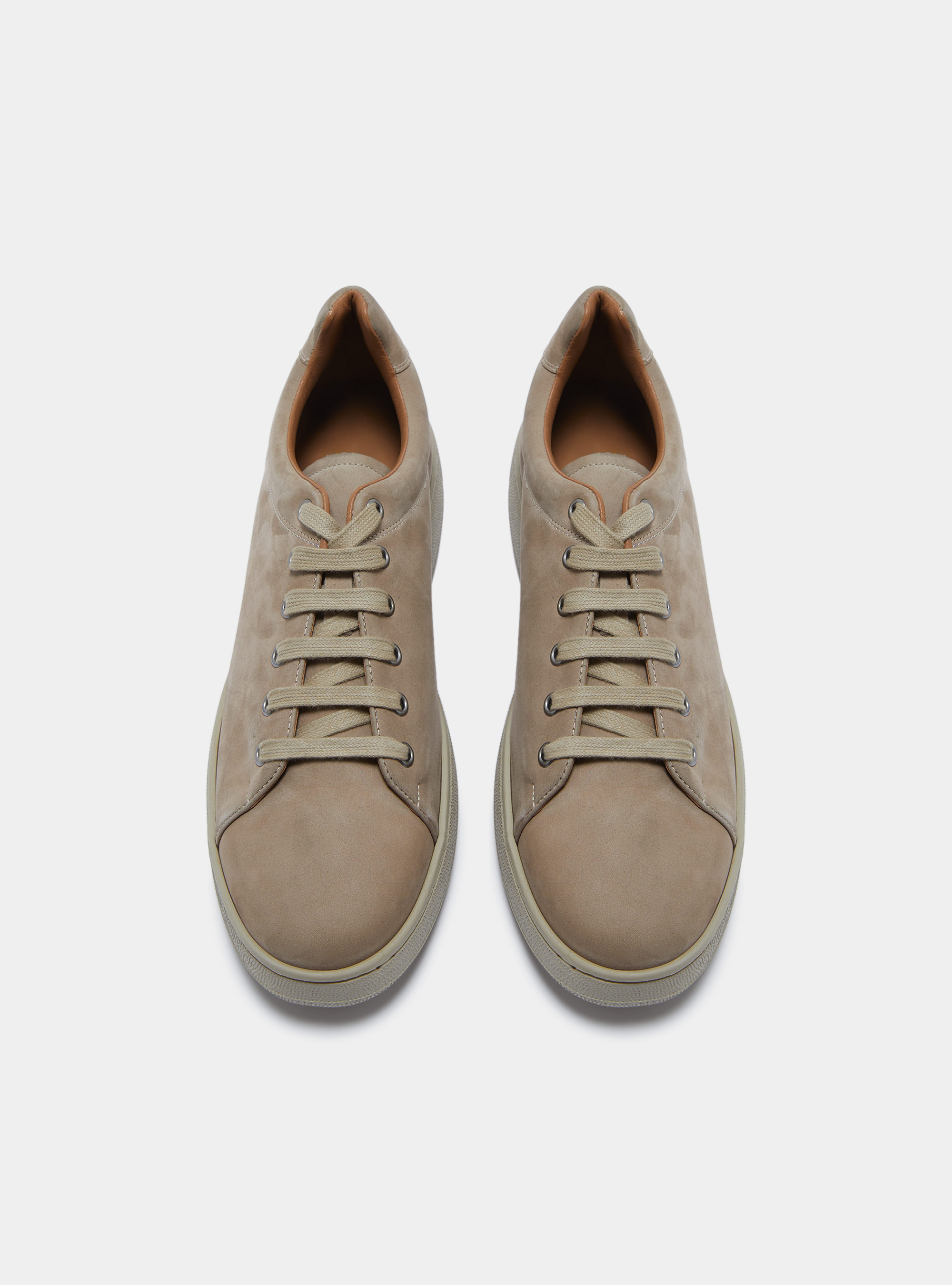 Baskets en nubuck, Ã CRU