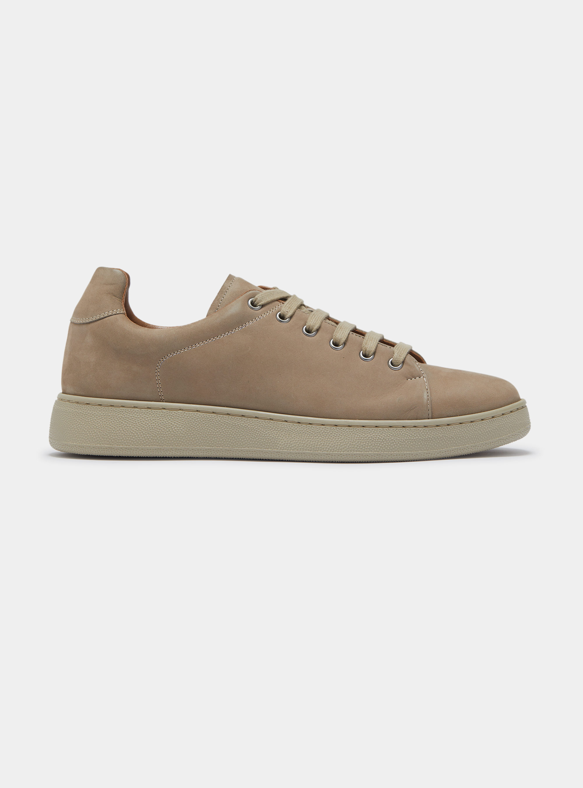 Baskets en nubuck, Ã CRU