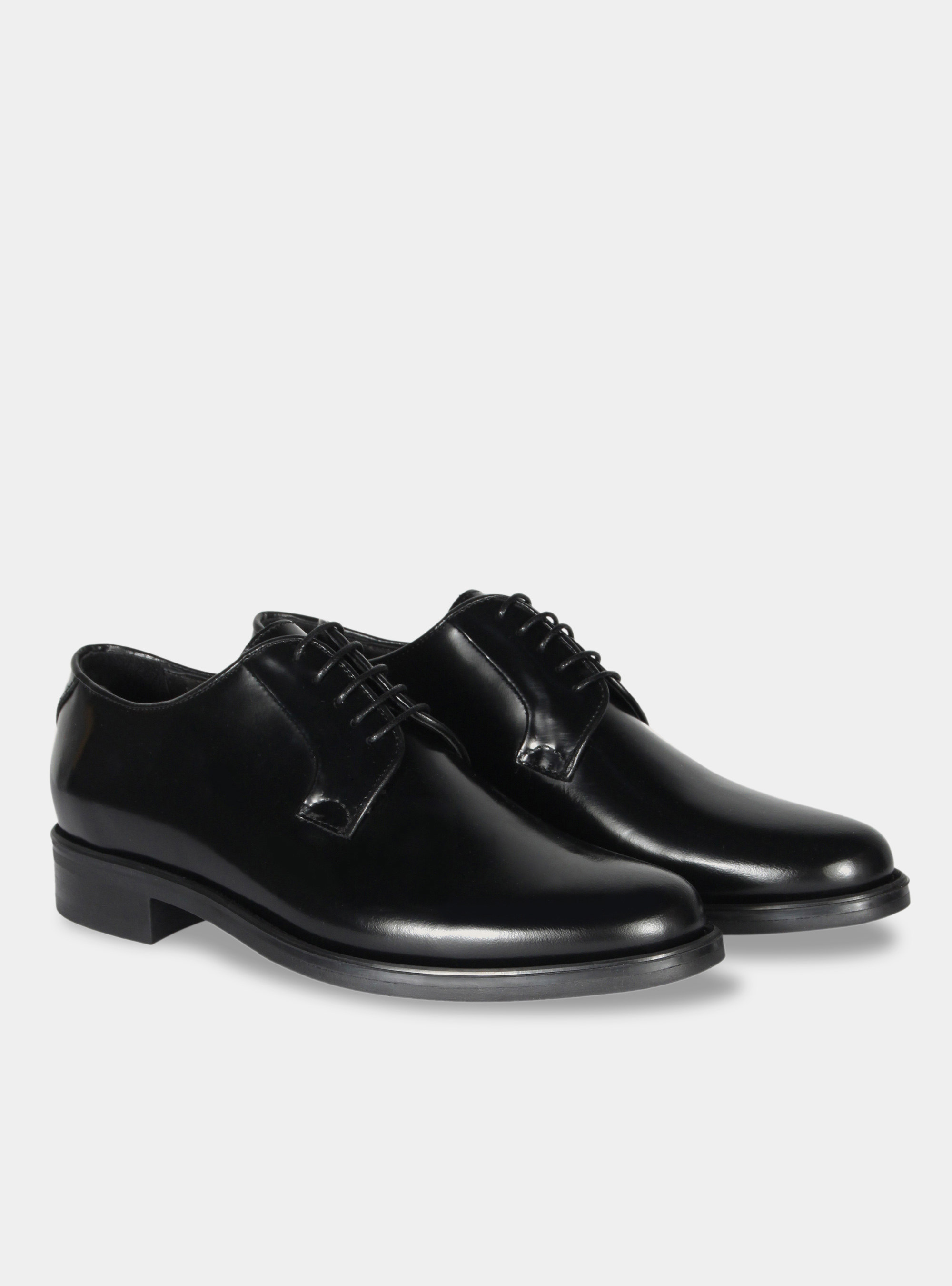 Derby in pelle, NERO