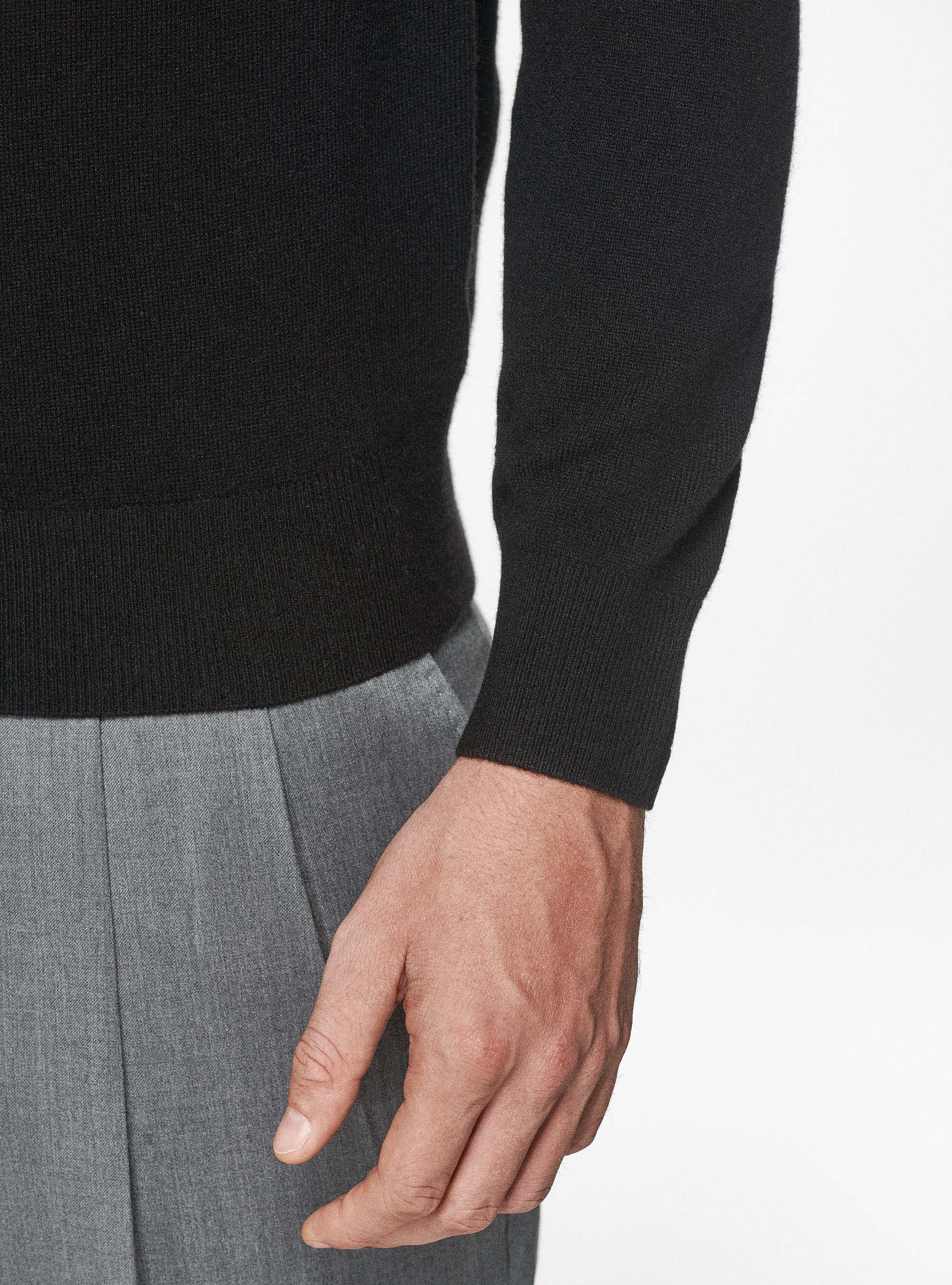 Cashmere blend crew-neck sweater, BLACK