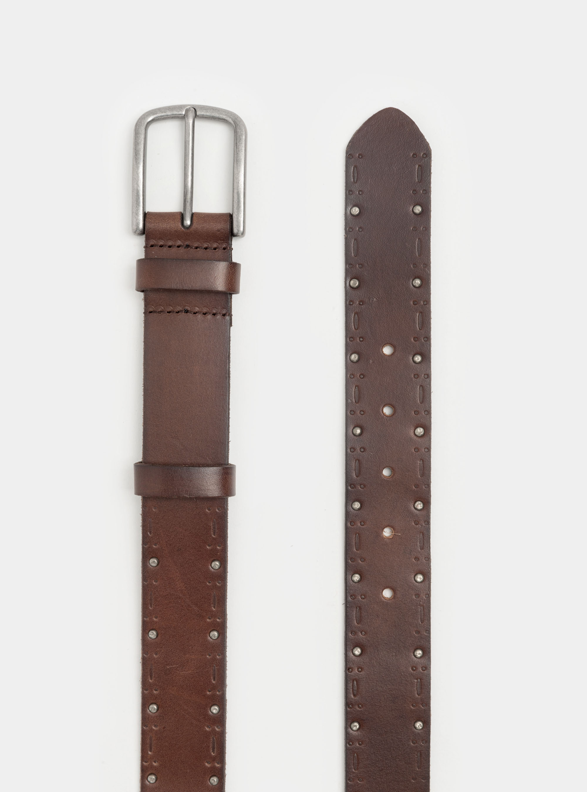 Cintura in pelle traforata e borchie, MARRONE