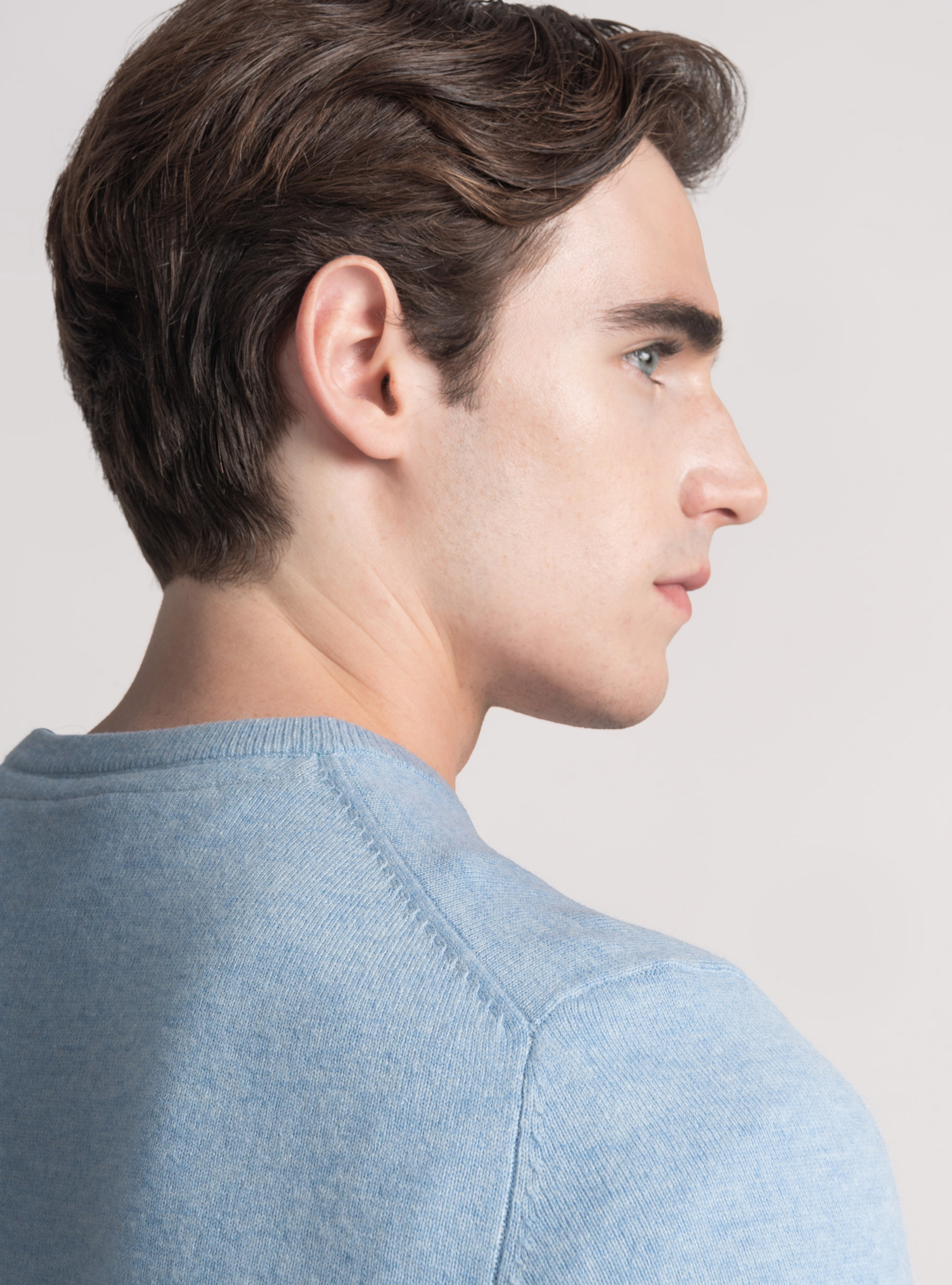 Trikot mit Rundhalsausschnitt aus Lambswool und Kaschmir, AZZURRO POLVERE 0283C