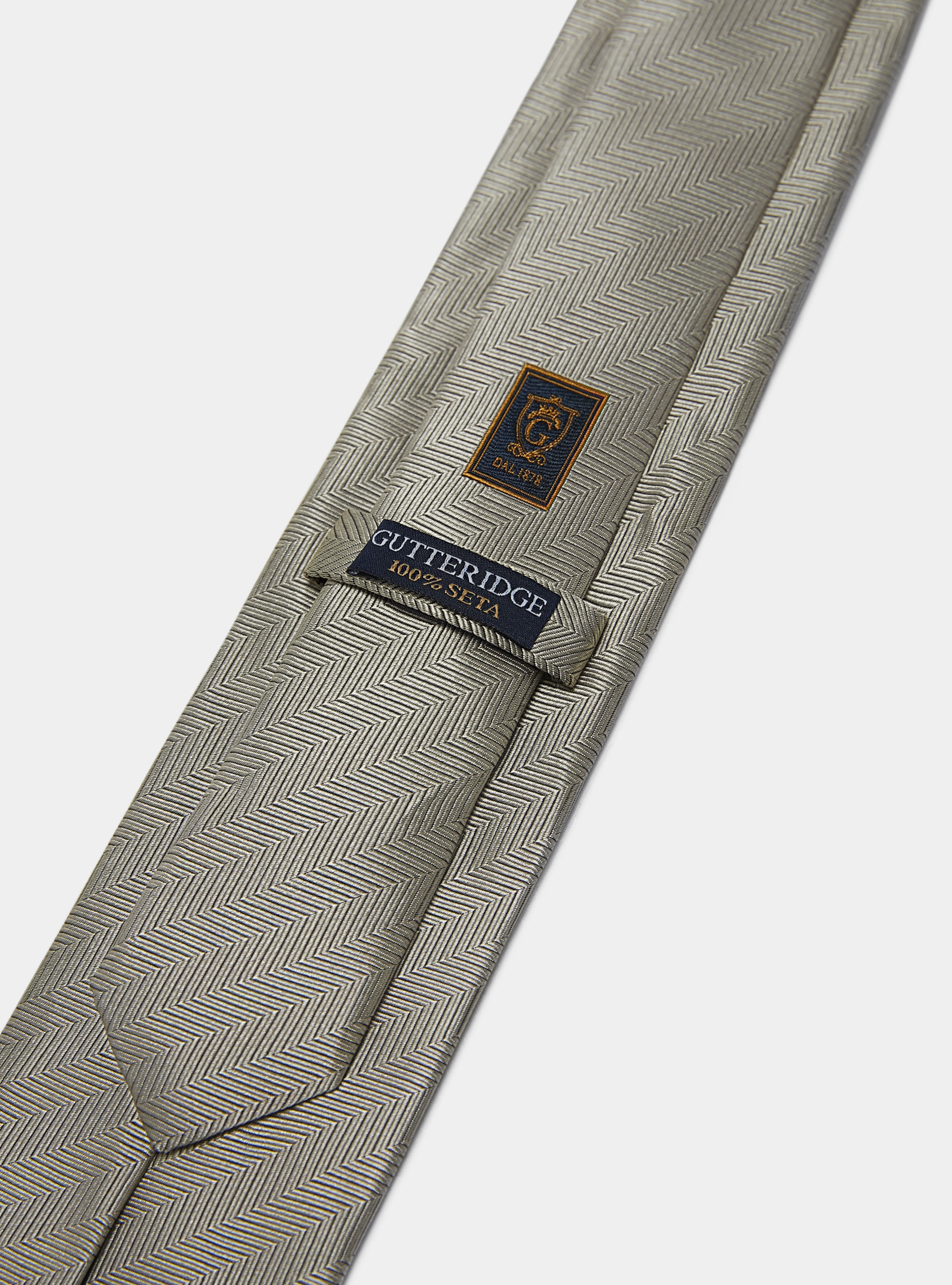 Cravate en soie à chevrons, Ã CRU