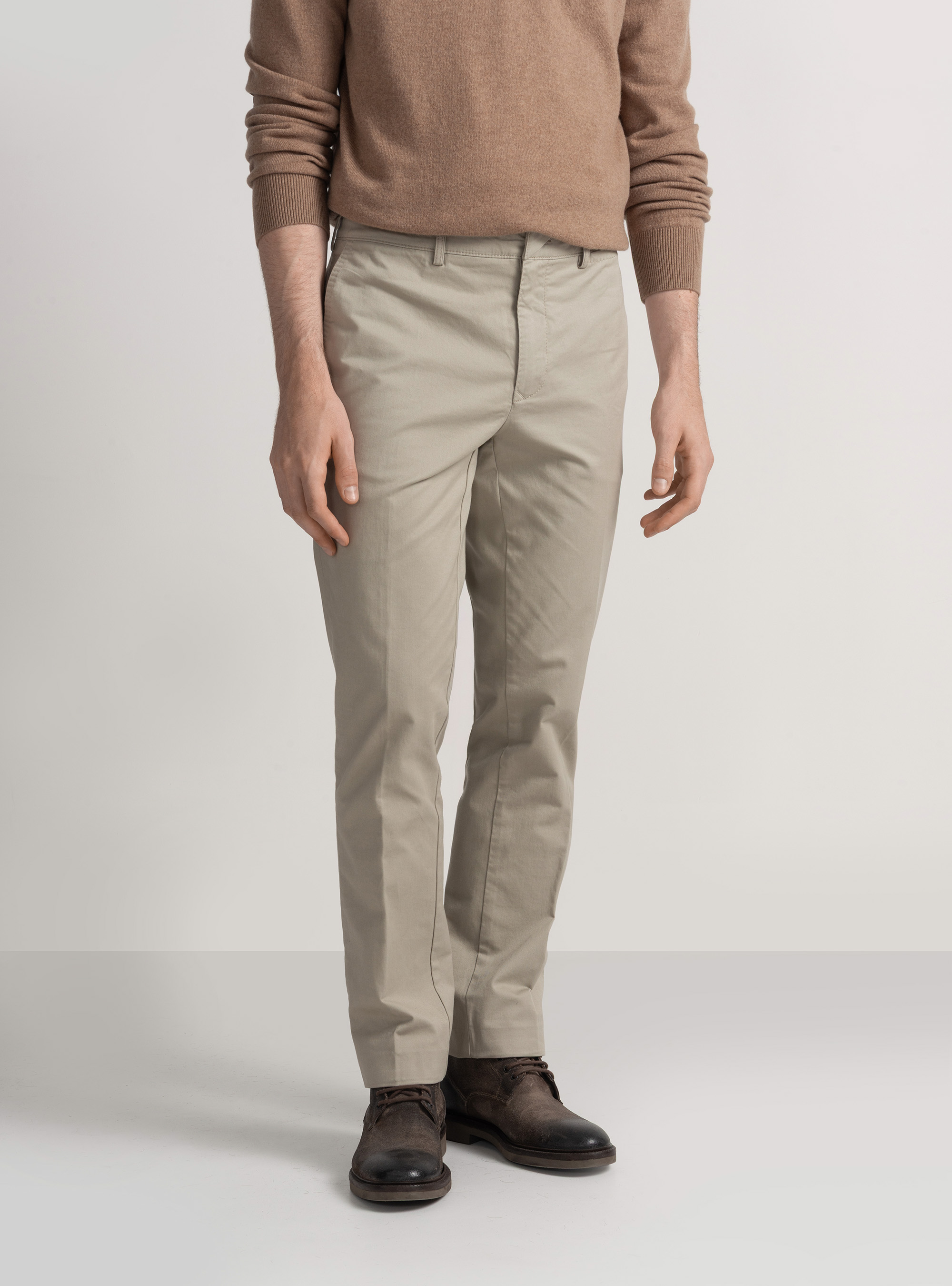 Pantalón chino slim fit de sarga elástica, CRUDO