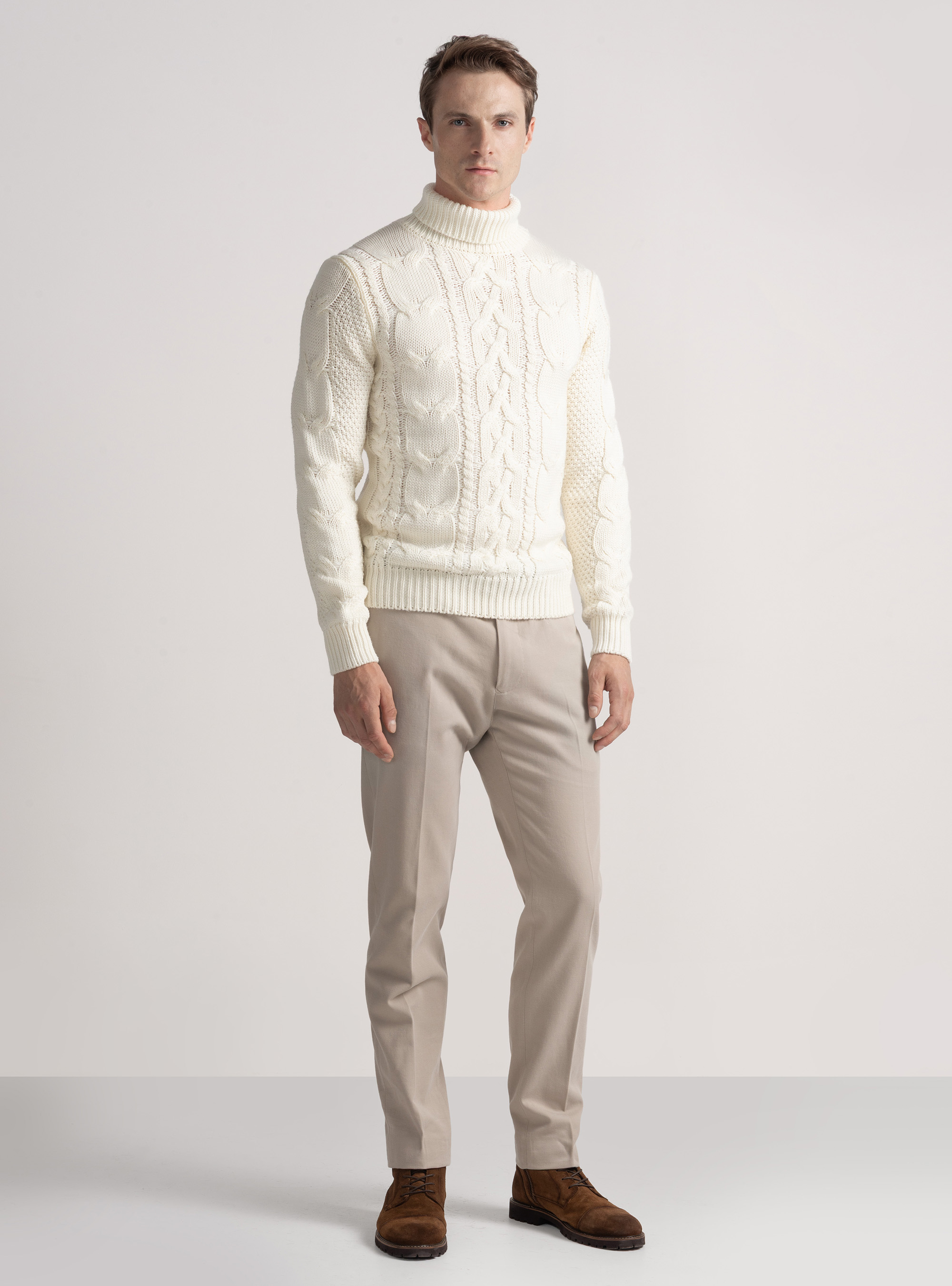 Maglia collo alto con treccione in misto lana, BIANCO