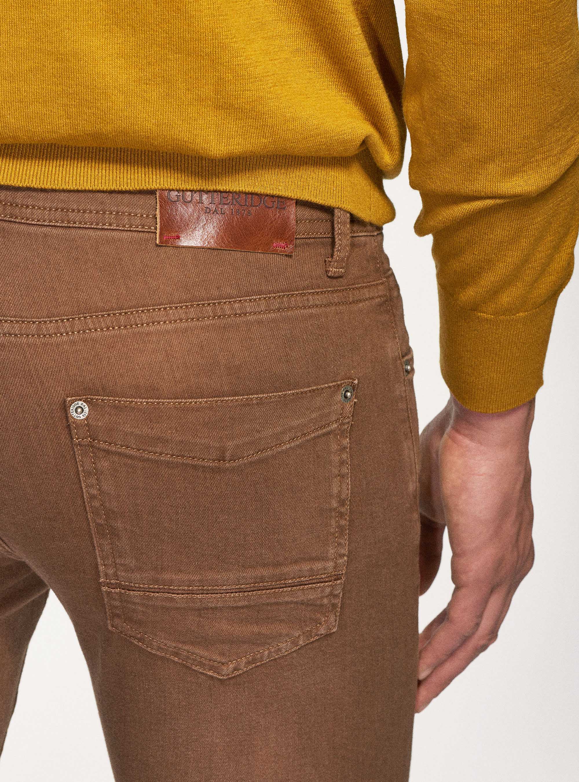 Jeans tailor fit colorati, MARRONE