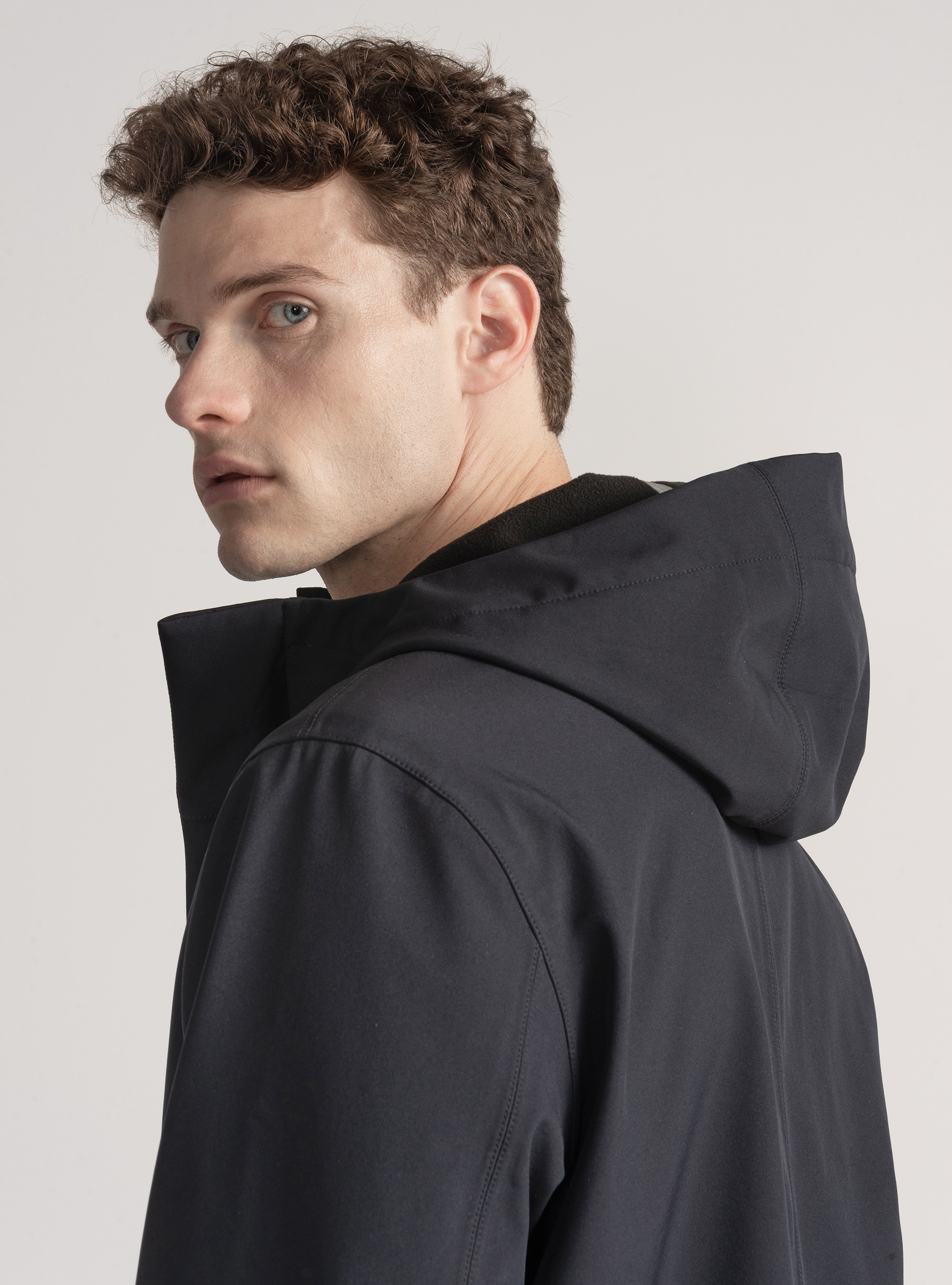 Cazadora técnica larga con capucha, AZUL MARINO