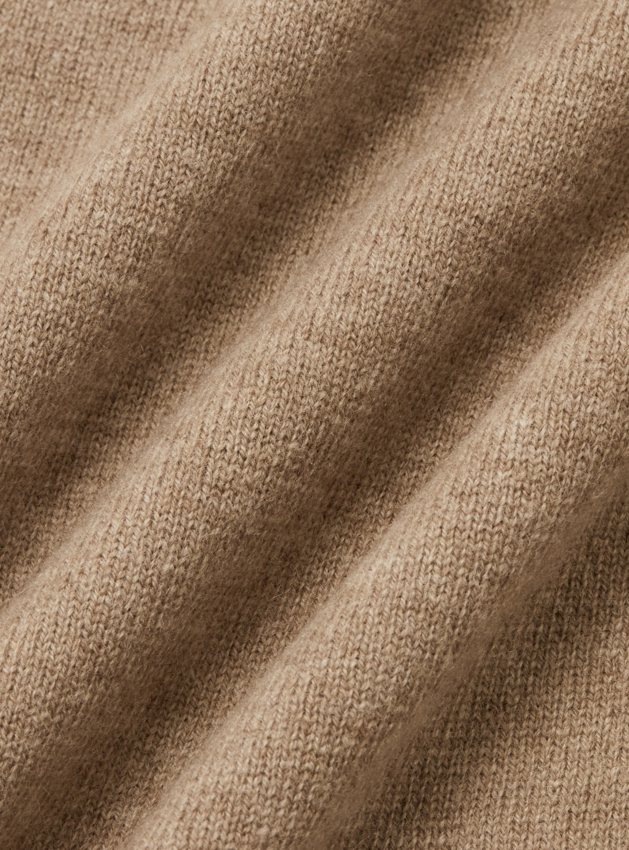 Maglia scollo a V in lana merino, CAMMELLO 0570C