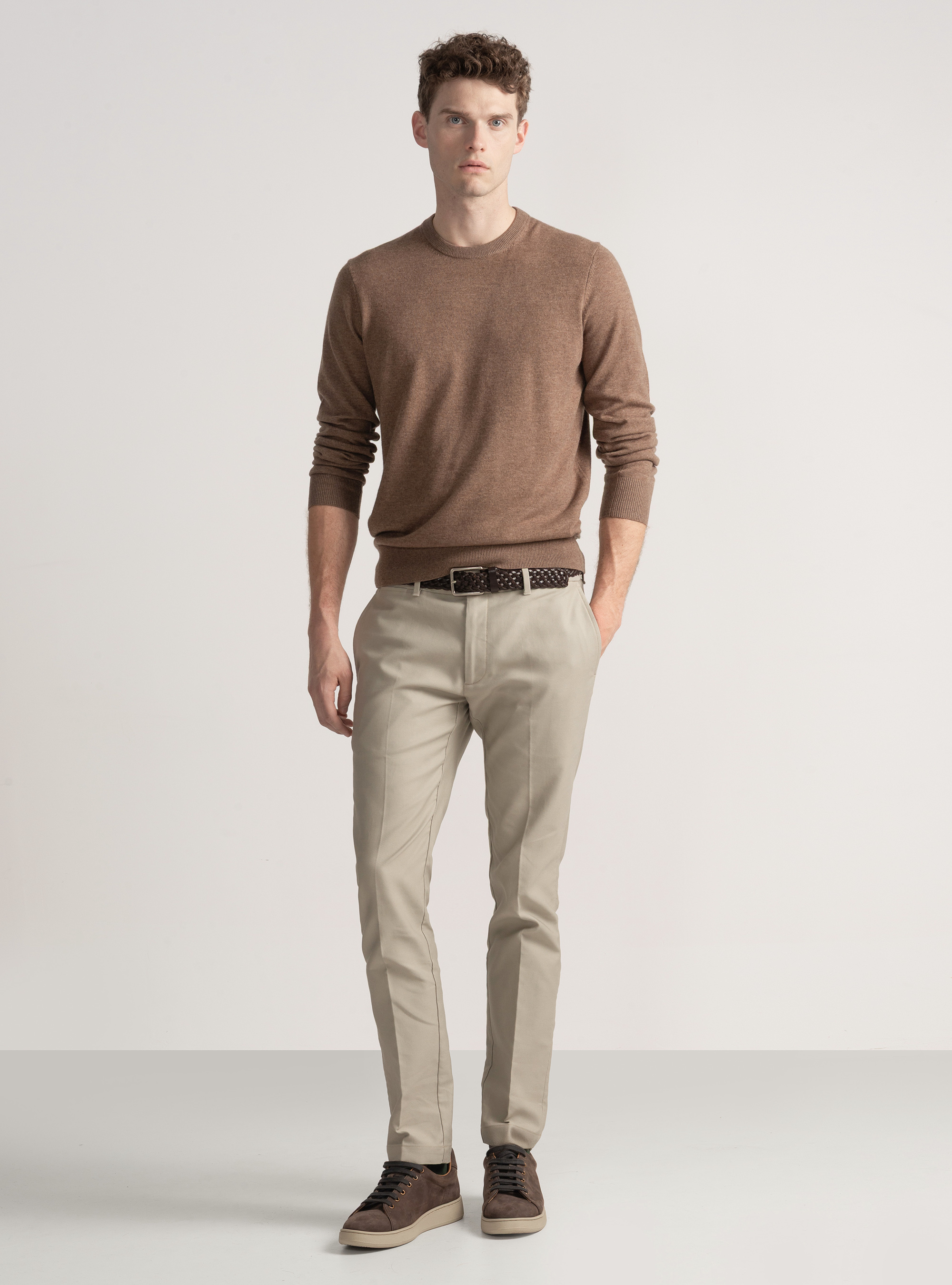 Tricot à col ras du cou en laine mélangée, BOUE