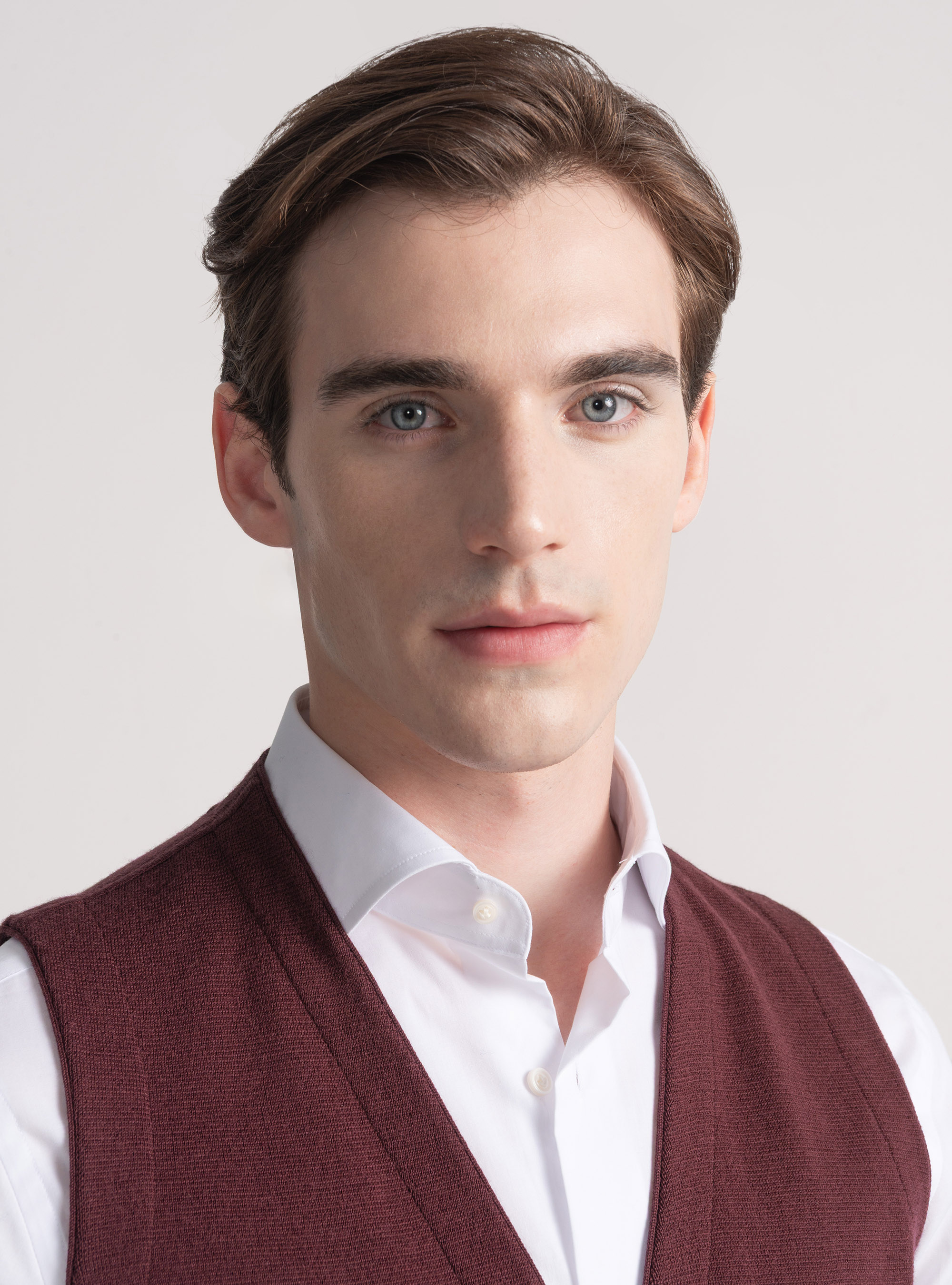 Gilet in maglia doppiopetto in pura lana merino extrafine, BORDEAUX