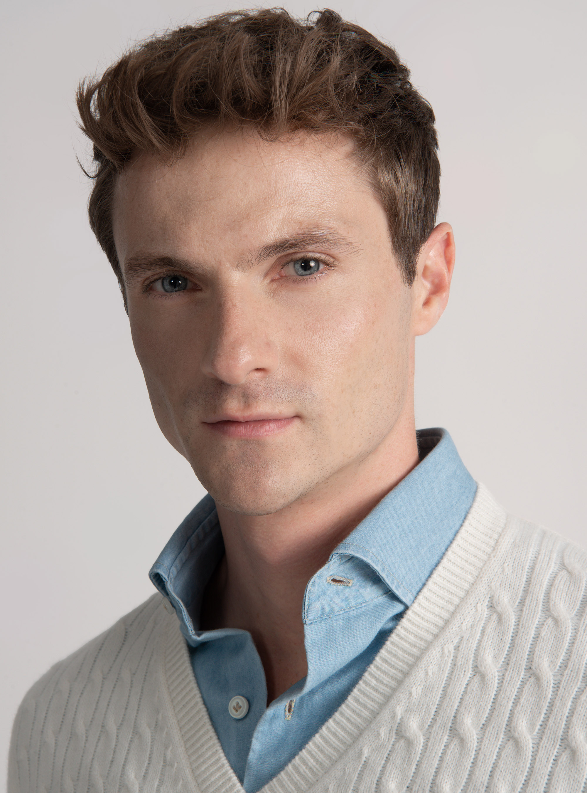 Maglia scollo a V con treccia in lana merino, BIANCO