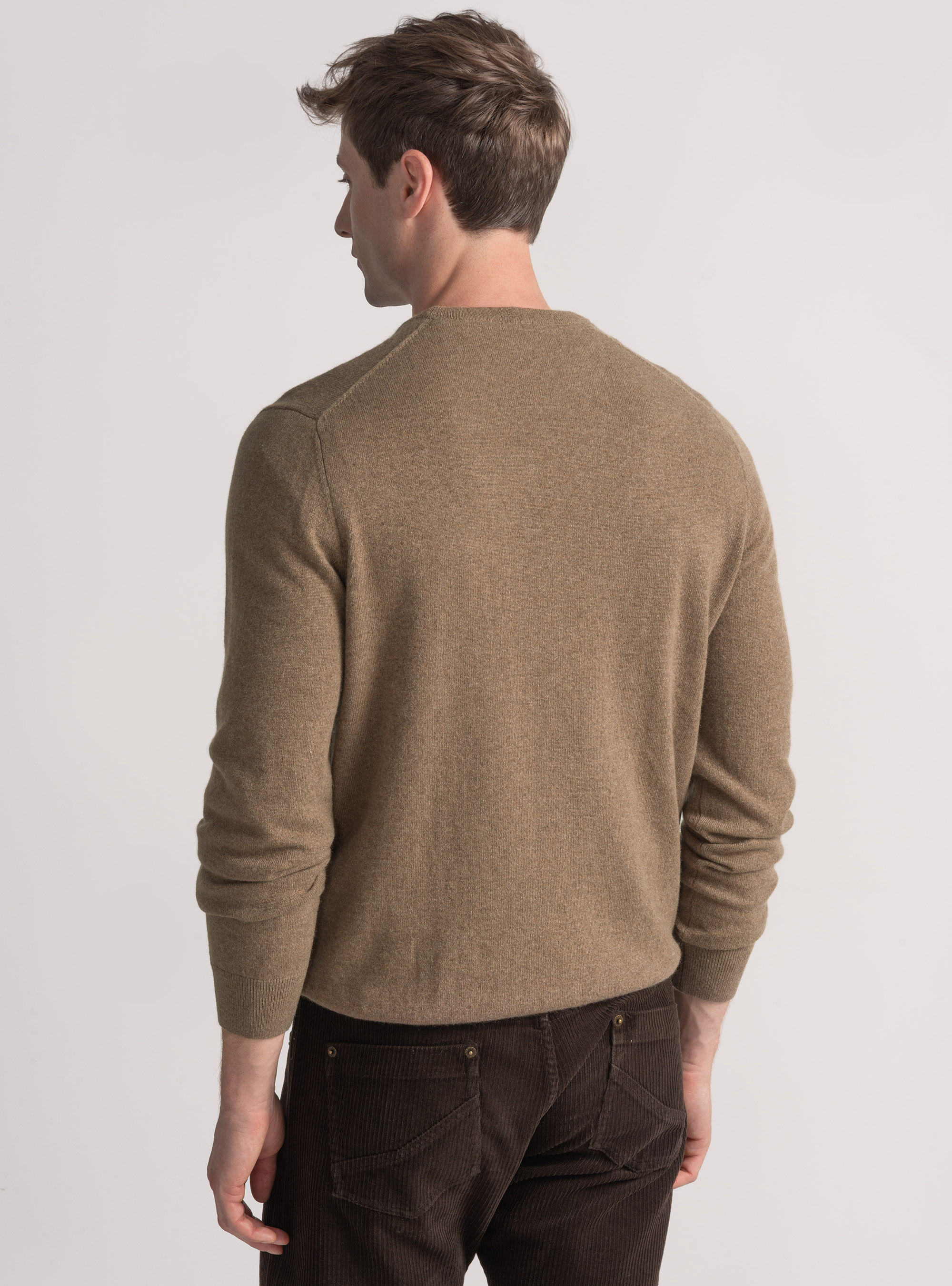 Tricot à col ras du cou en cachemire, BOUE