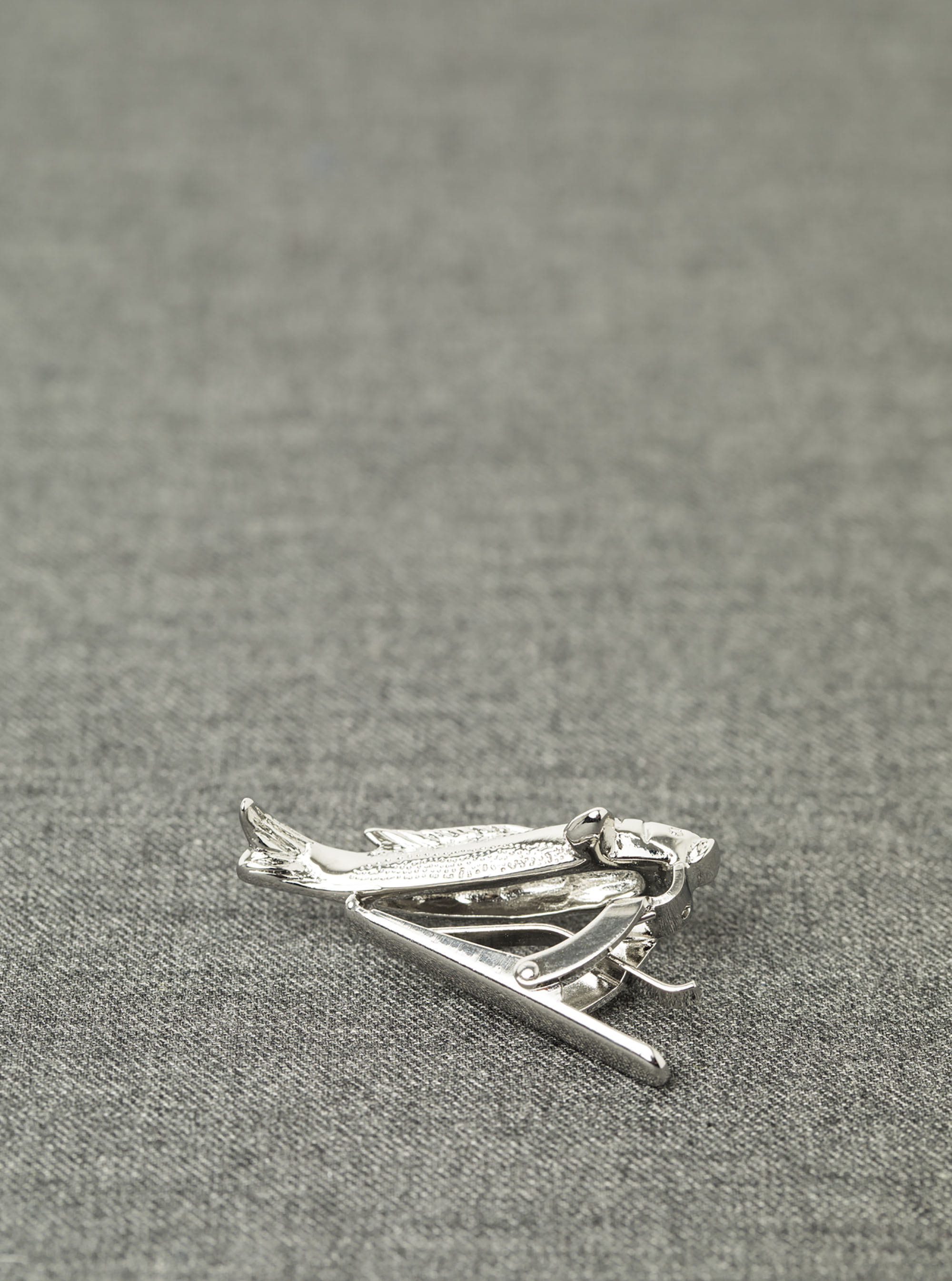 Fermacravatta carpa, UNICO