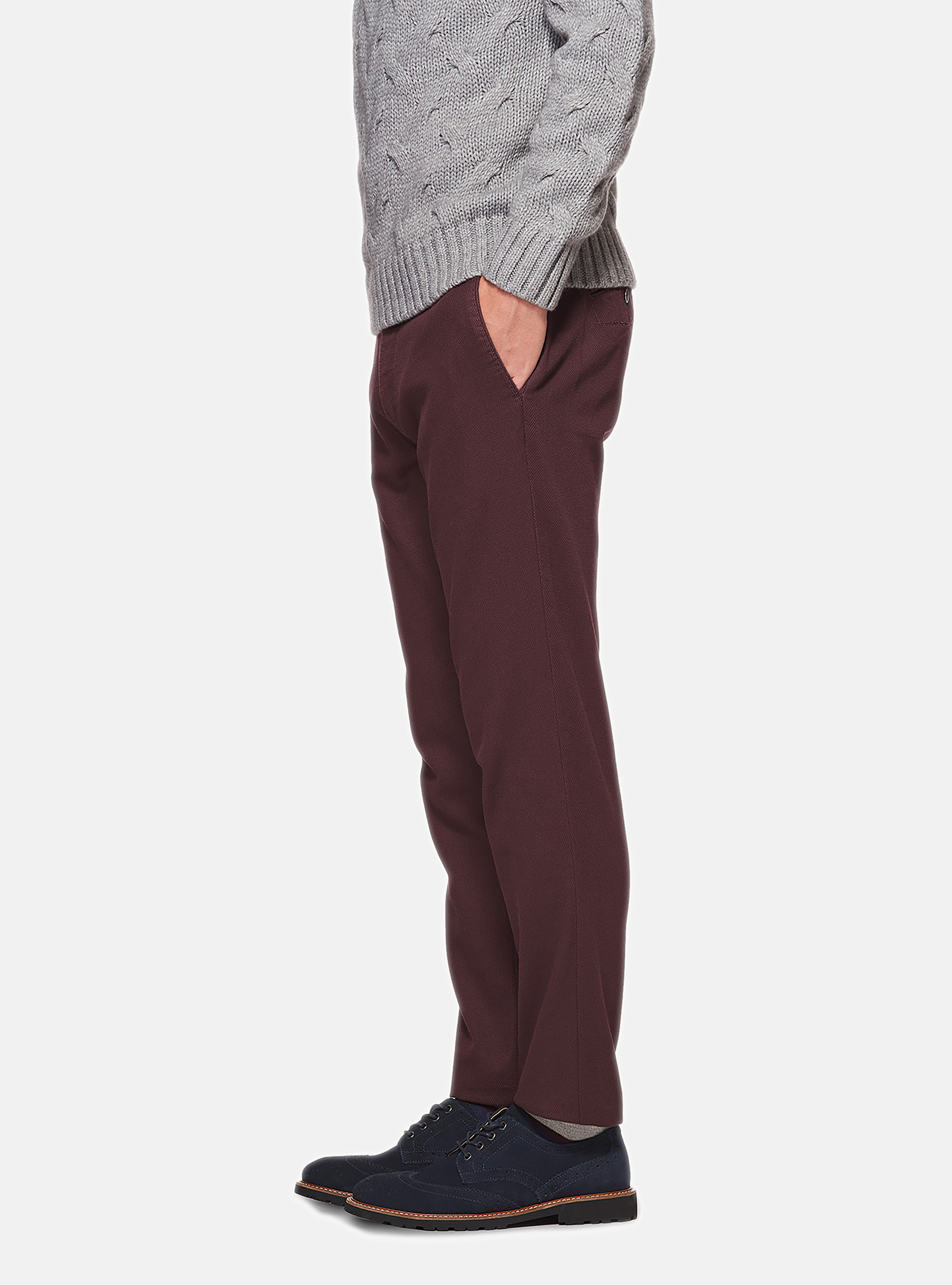 Pantaloni chino slim fit in gabardina armaturata, BORDEAUX