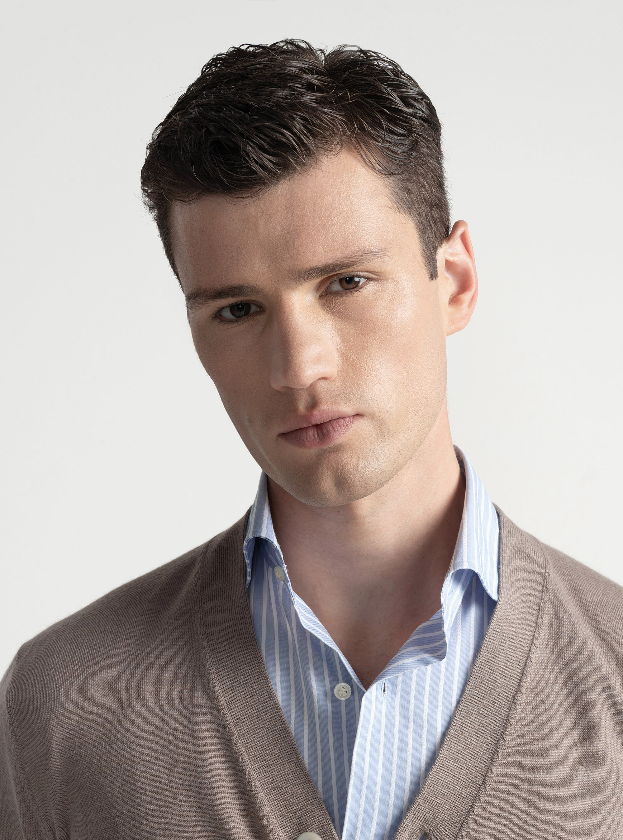 Cardigan in maglia con bottoni in lana merino extrafine, FANGO