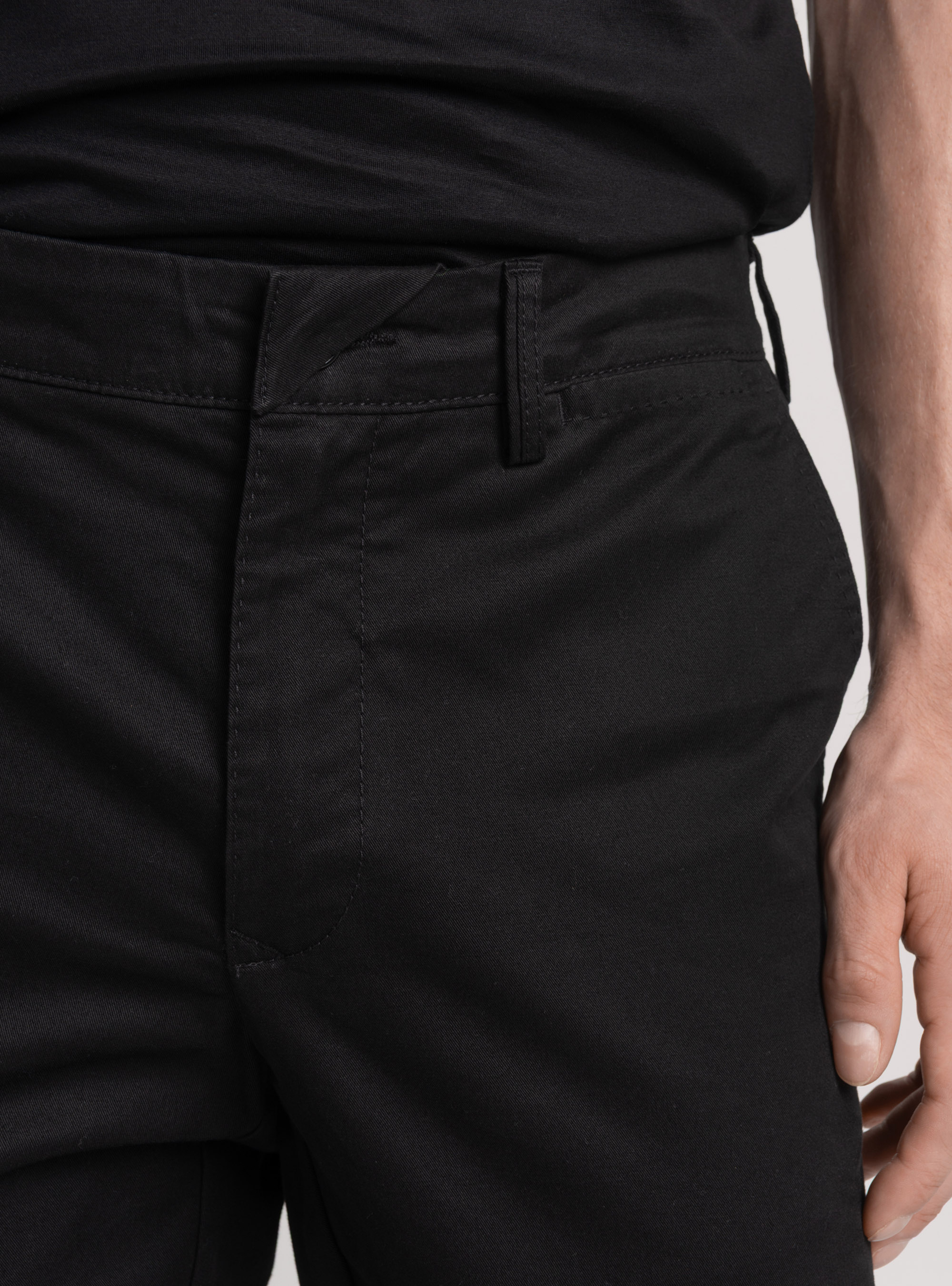 Pantalón chino slim fit de sarga elástica, NEGRO