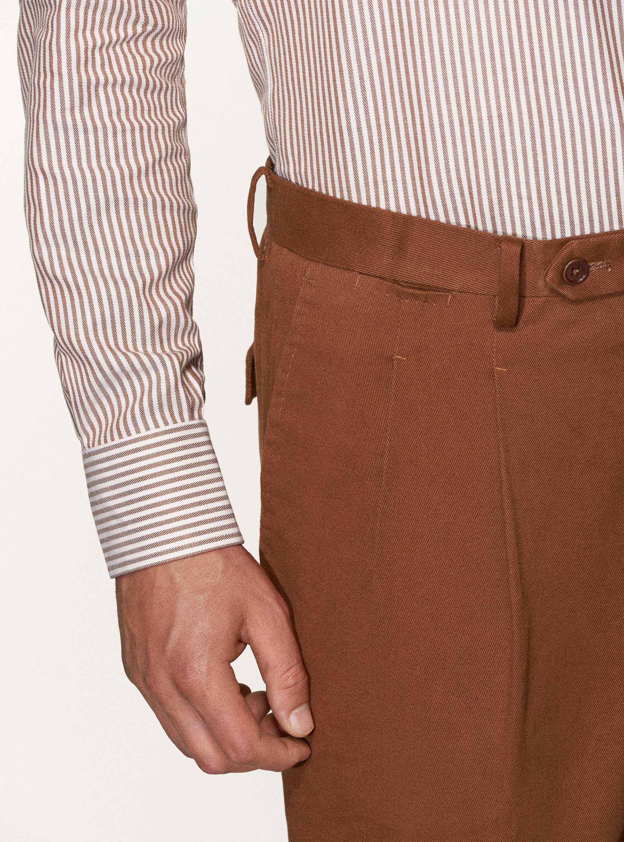 Pantaloni doppia pince in twill di cotone smerigliato, TABACCO