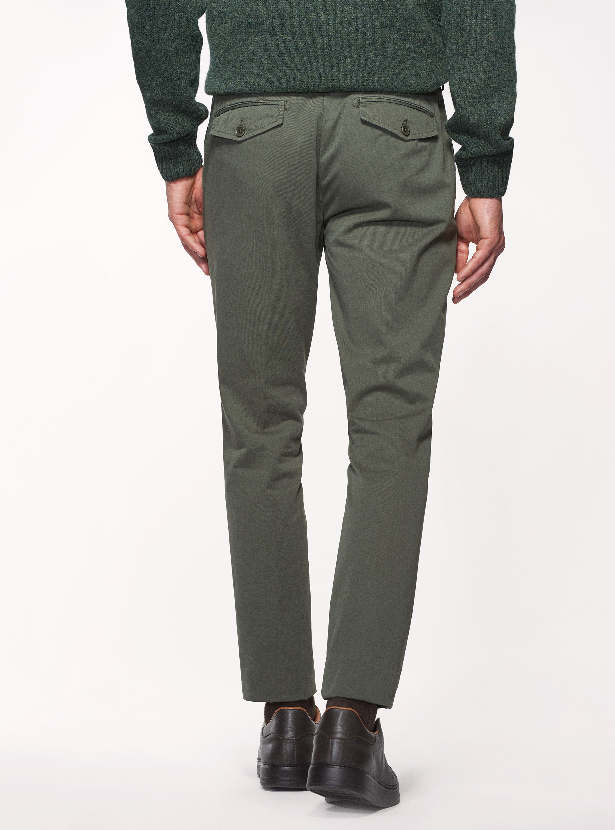 Pantaloni chino in twill di cotone stretch, MILITARE 0609C