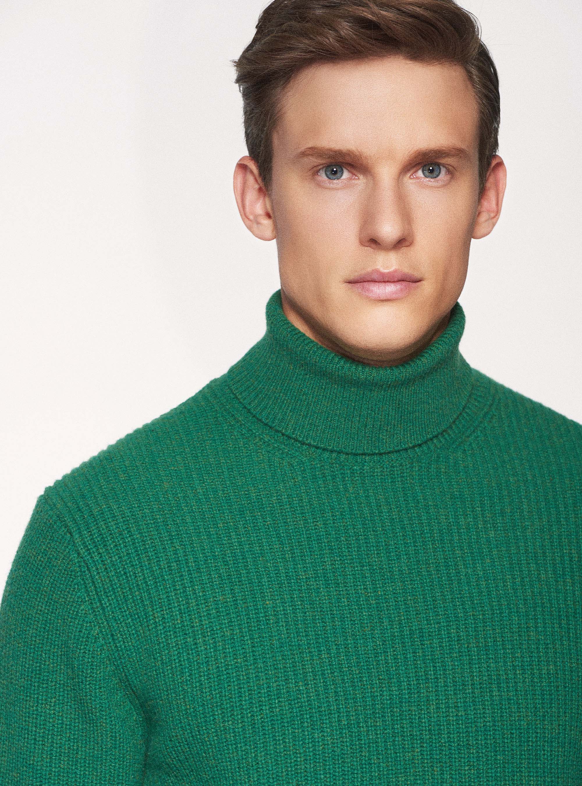 Maglia collo alto di lana lambswool in costa perlata, OLIVA