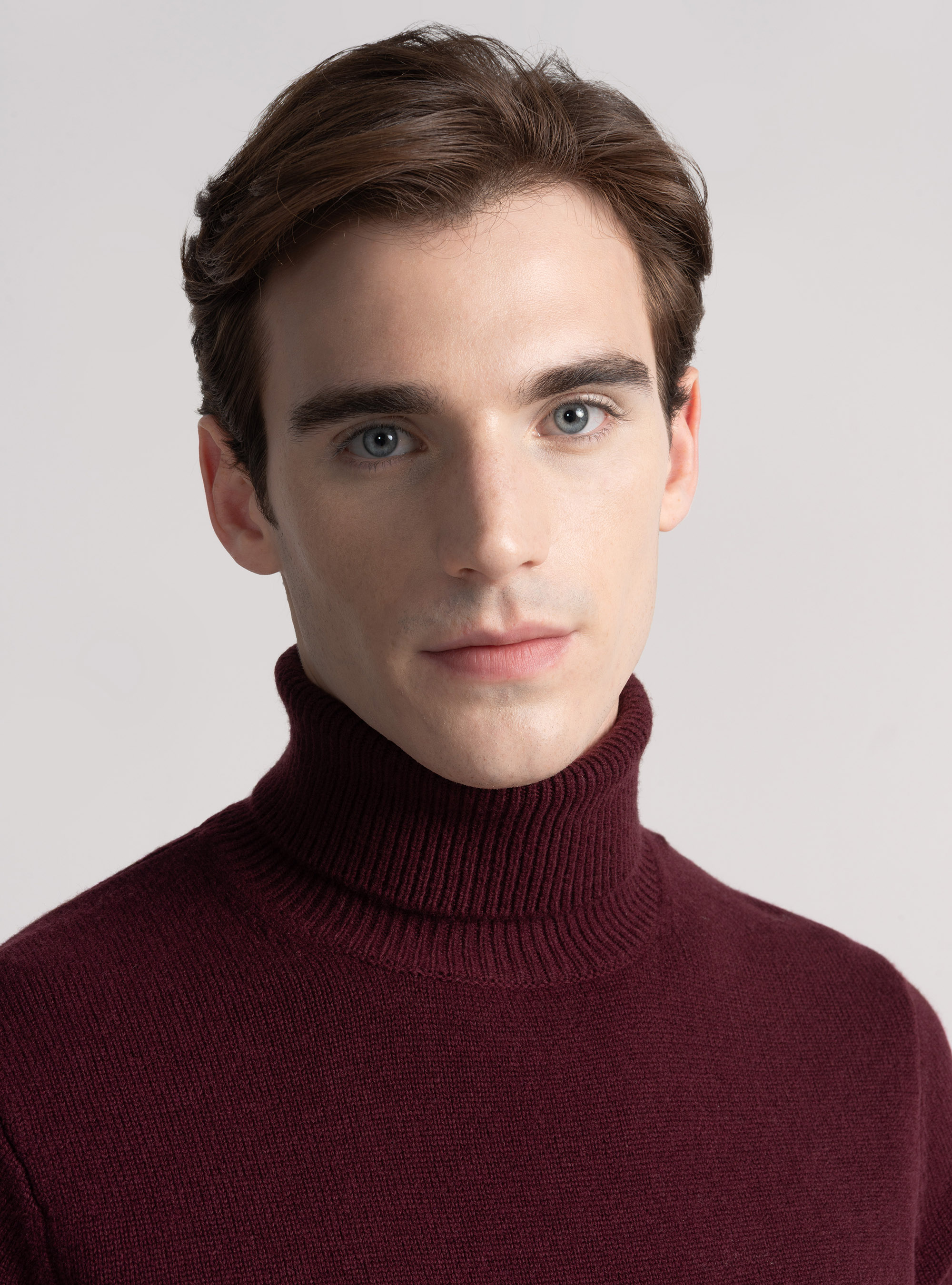 Maglia collo alto in lana merino, BORDEAUX