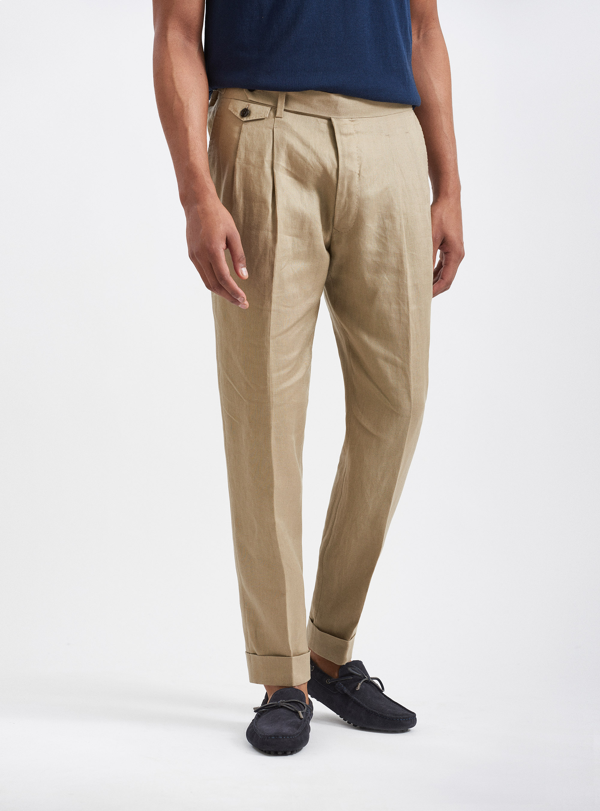 Linen trousers with double pleats and 