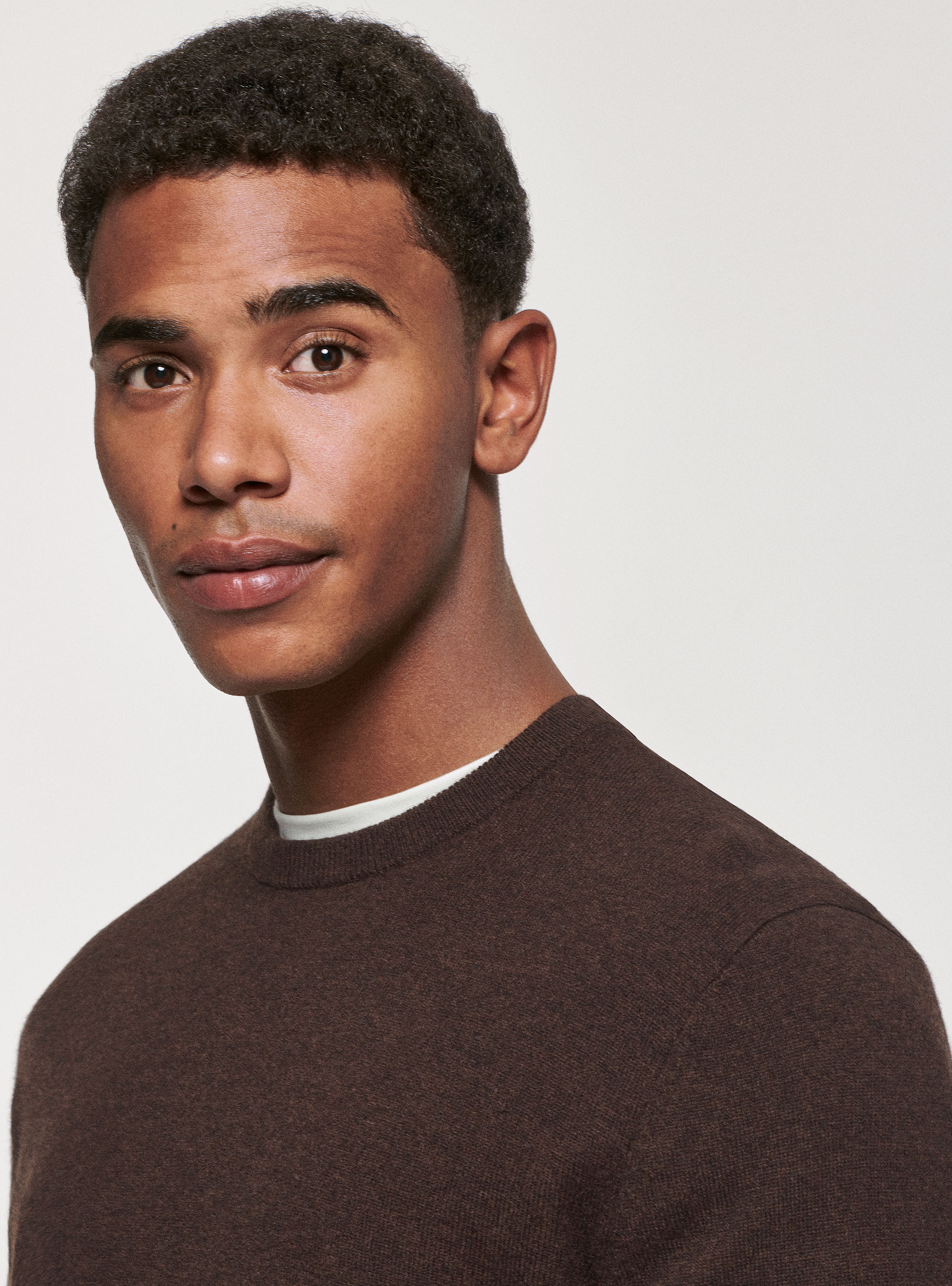 Maglia girocollo in lana lambswool e cashmere, MARRONE