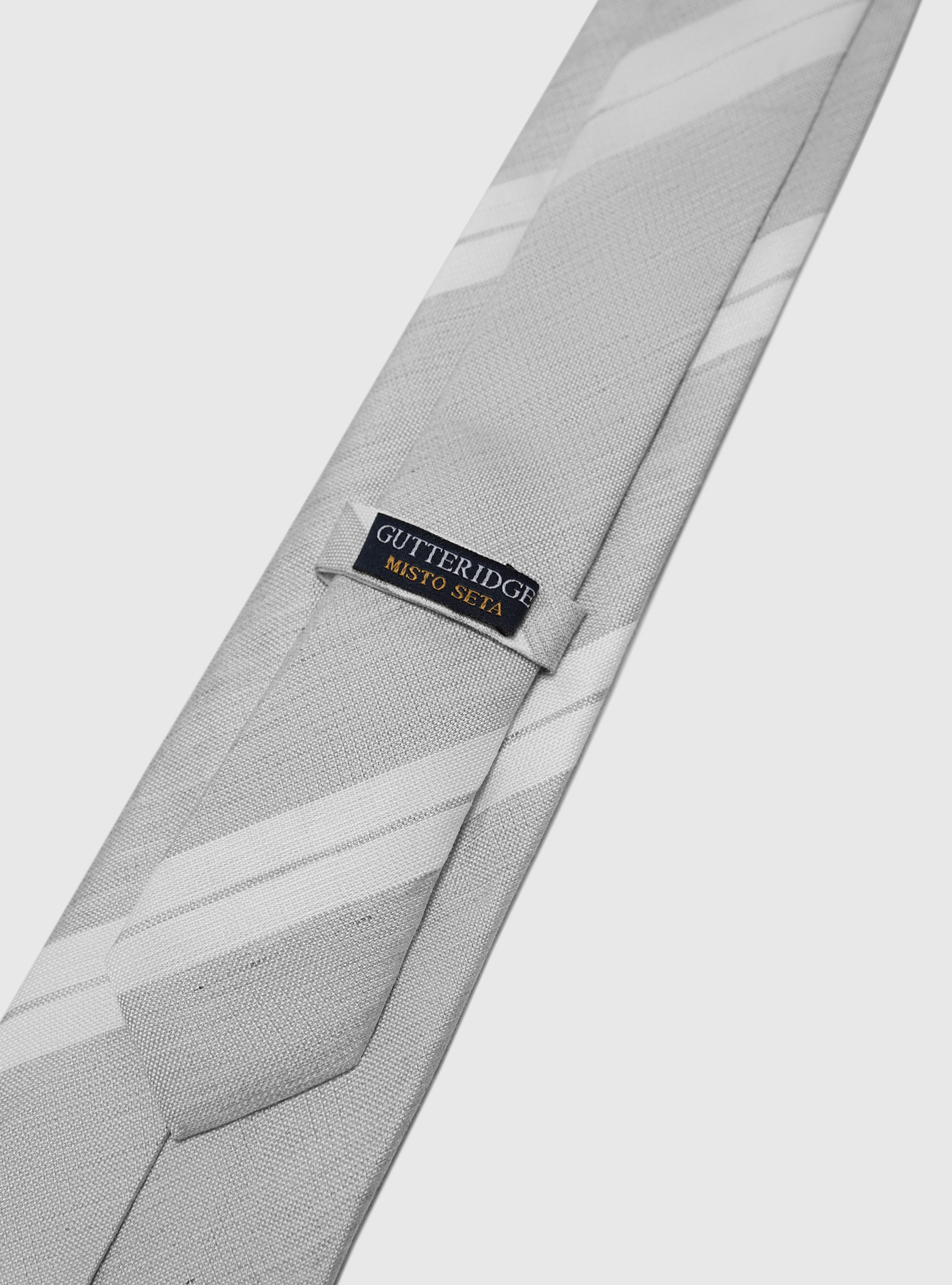 Cravatta rigata in seta e lino, GRIGIO CHIARO 0256C