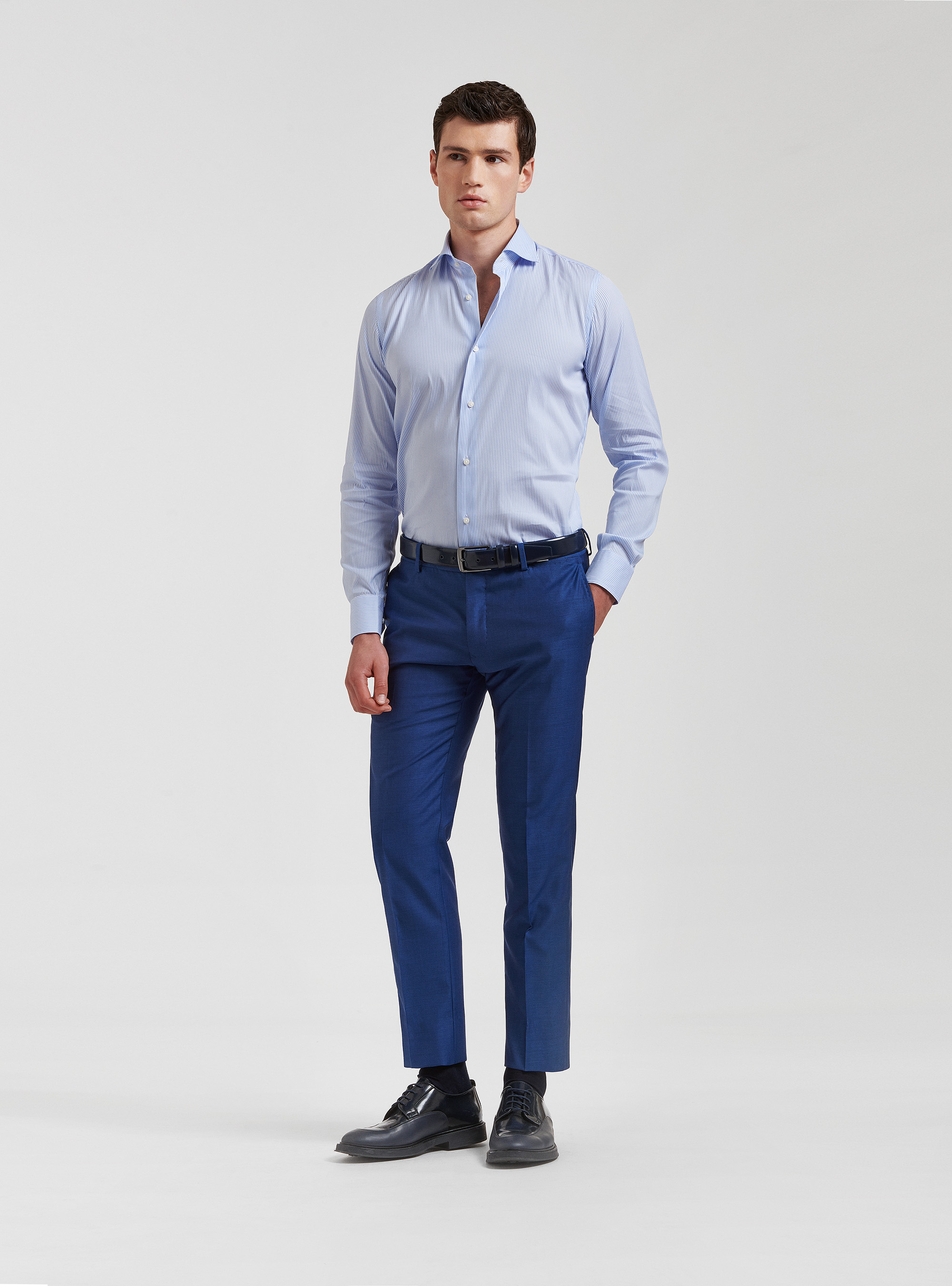 Camicia slim fit in popeline stretch rigato con collo semi francese, AZZURRO