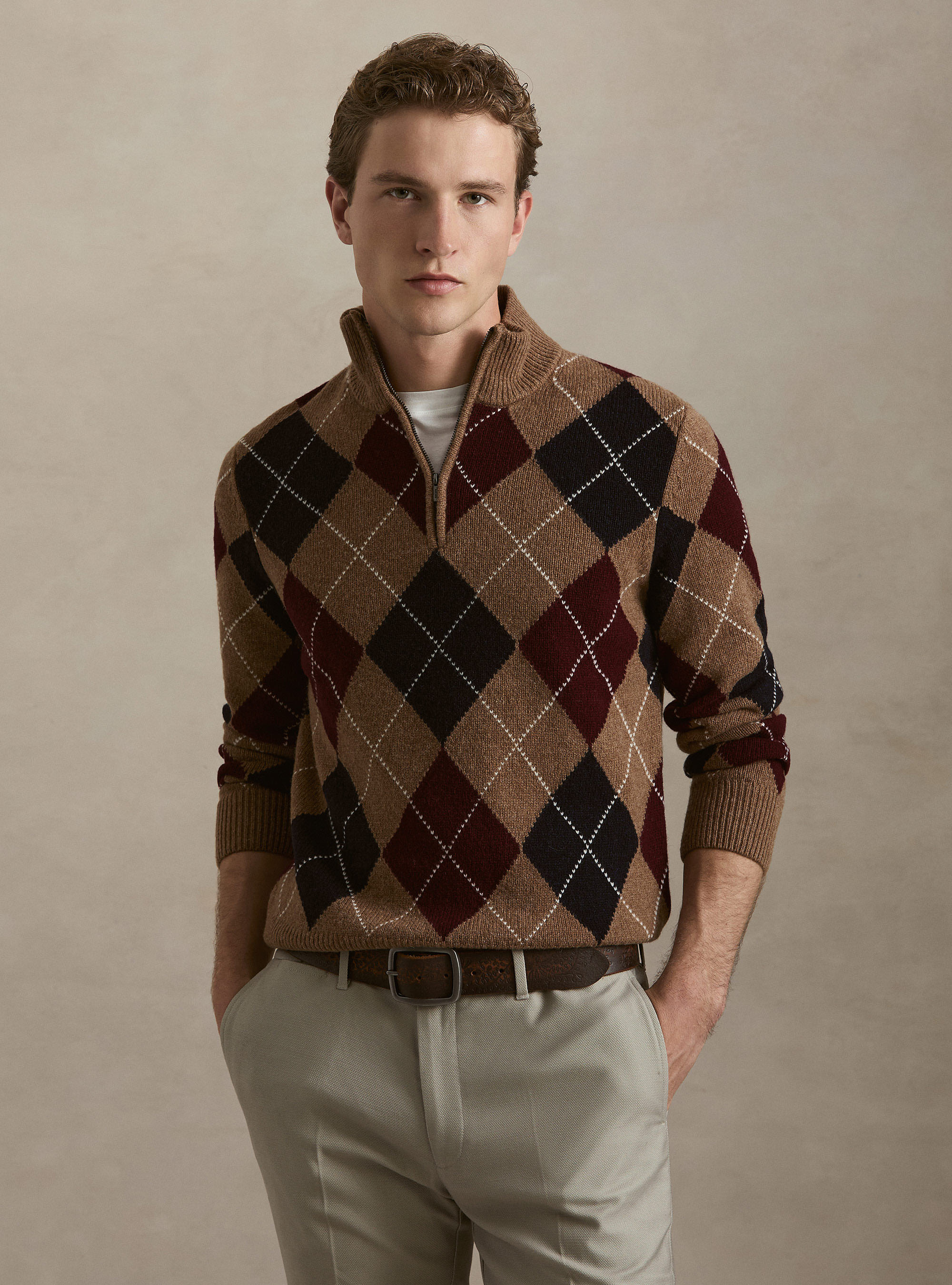 Maglia mock neck full intarsia in lana shetland, NOCCIOLA