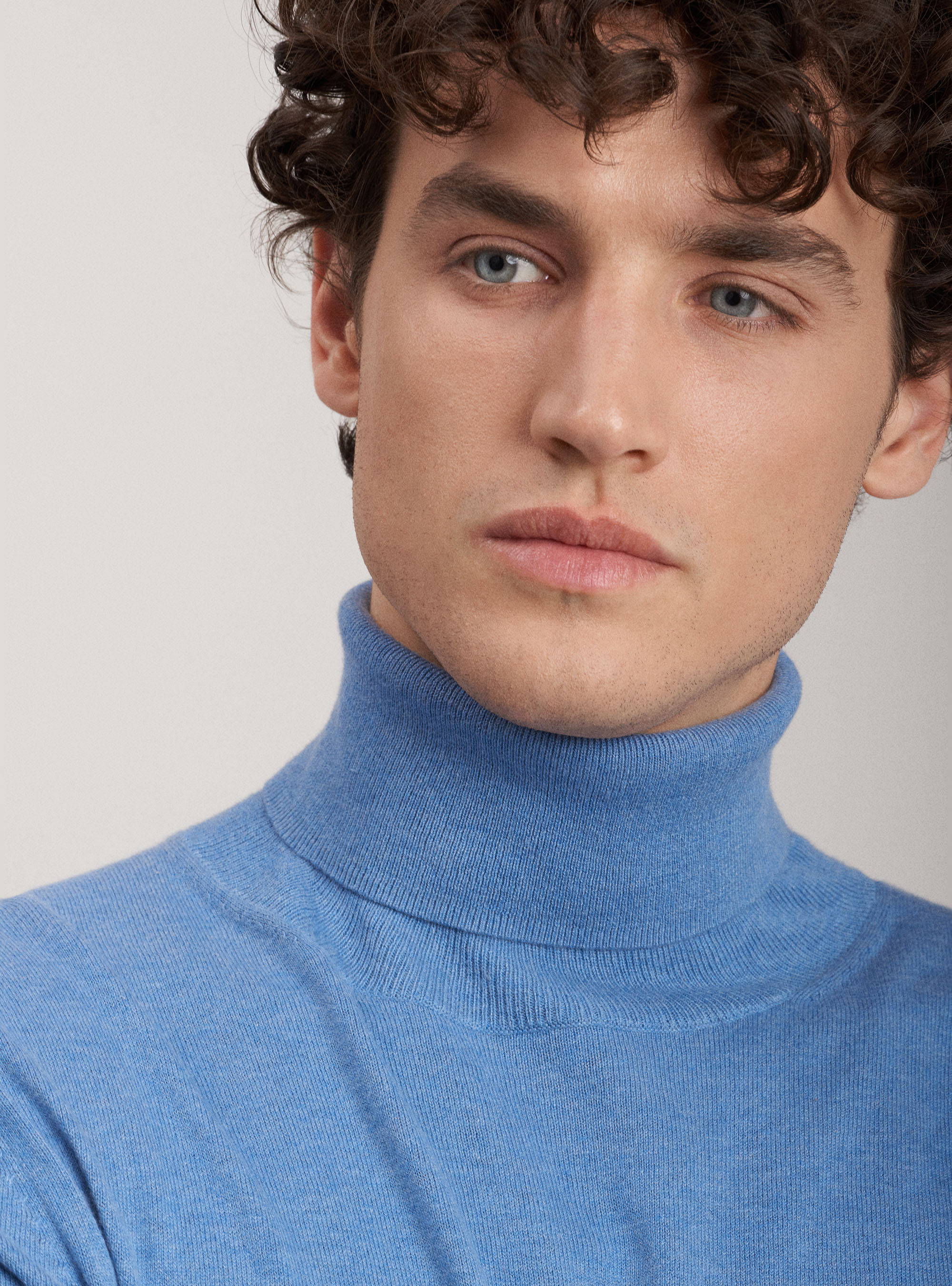 Jersey de cuello alto de algodón, seda y cachemira, CELESTE