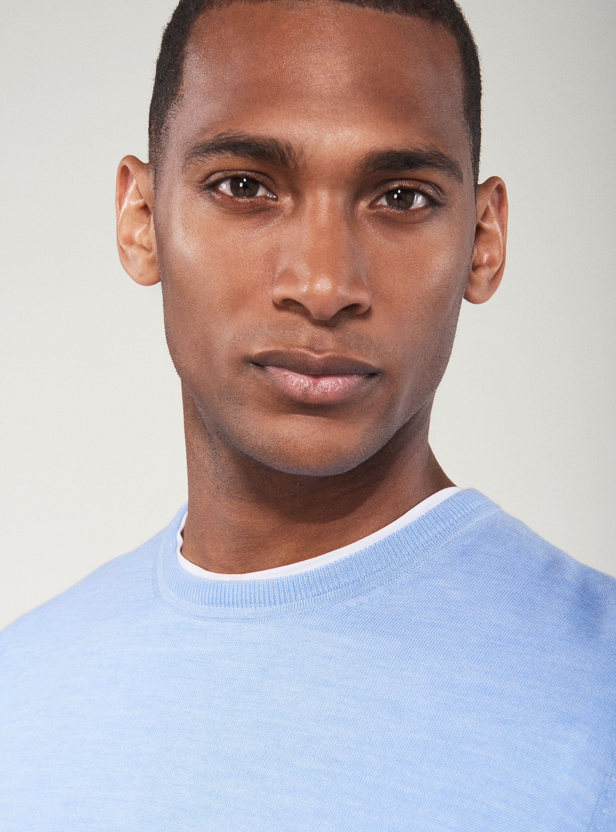 Maglia girocollo in pura lana merino extrafine, AZZURRO